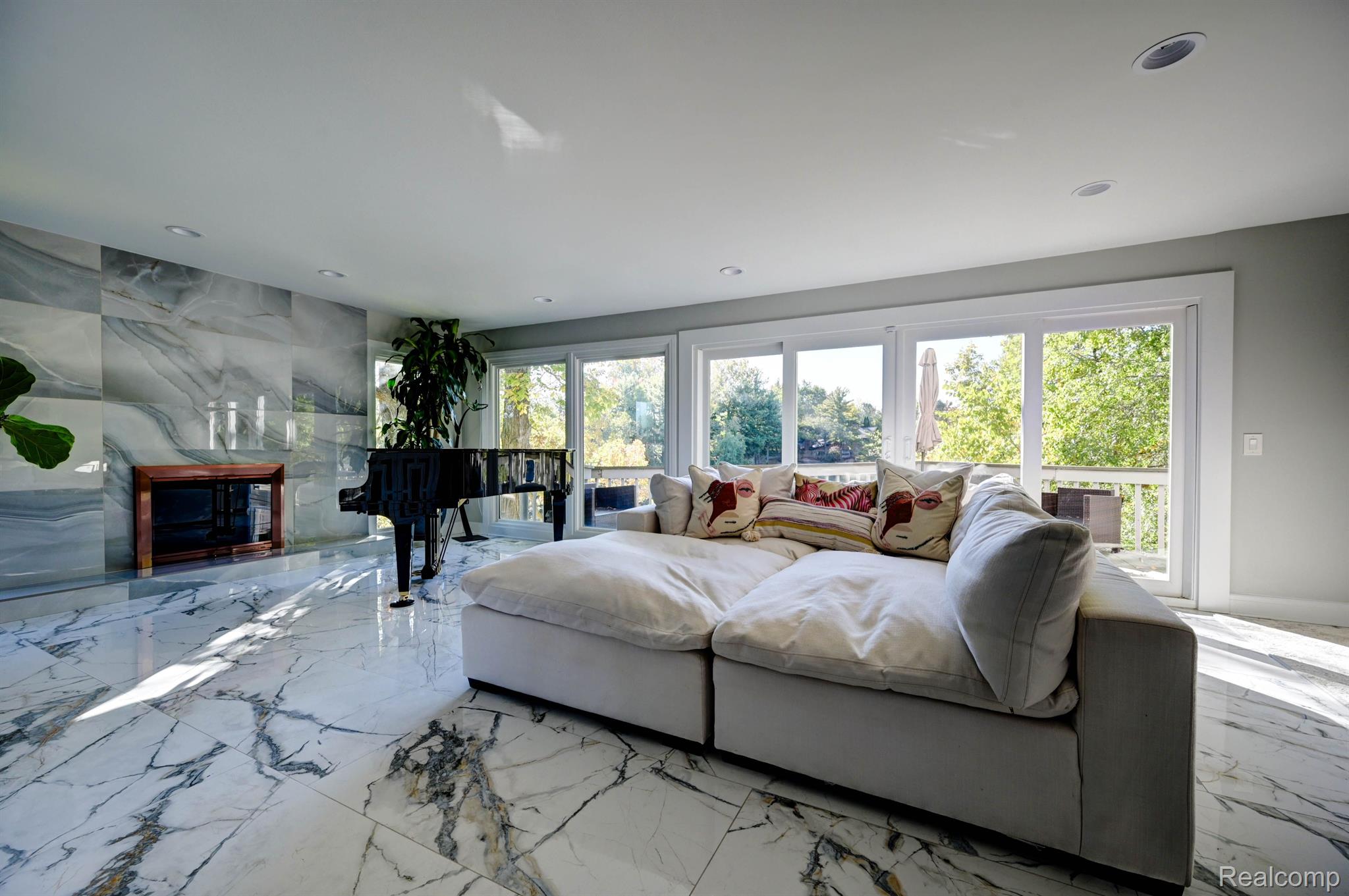 2295 CAMEO LAKE