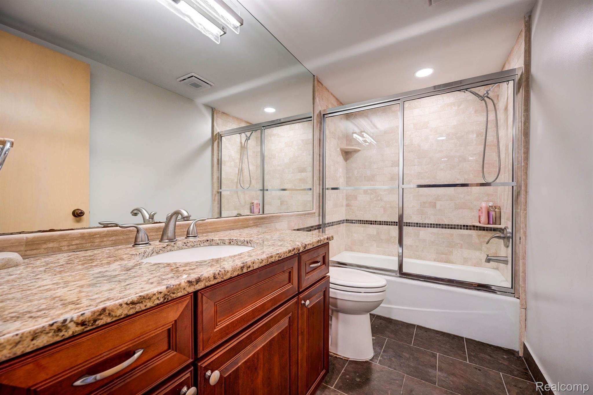2295 CAMEO LAKE