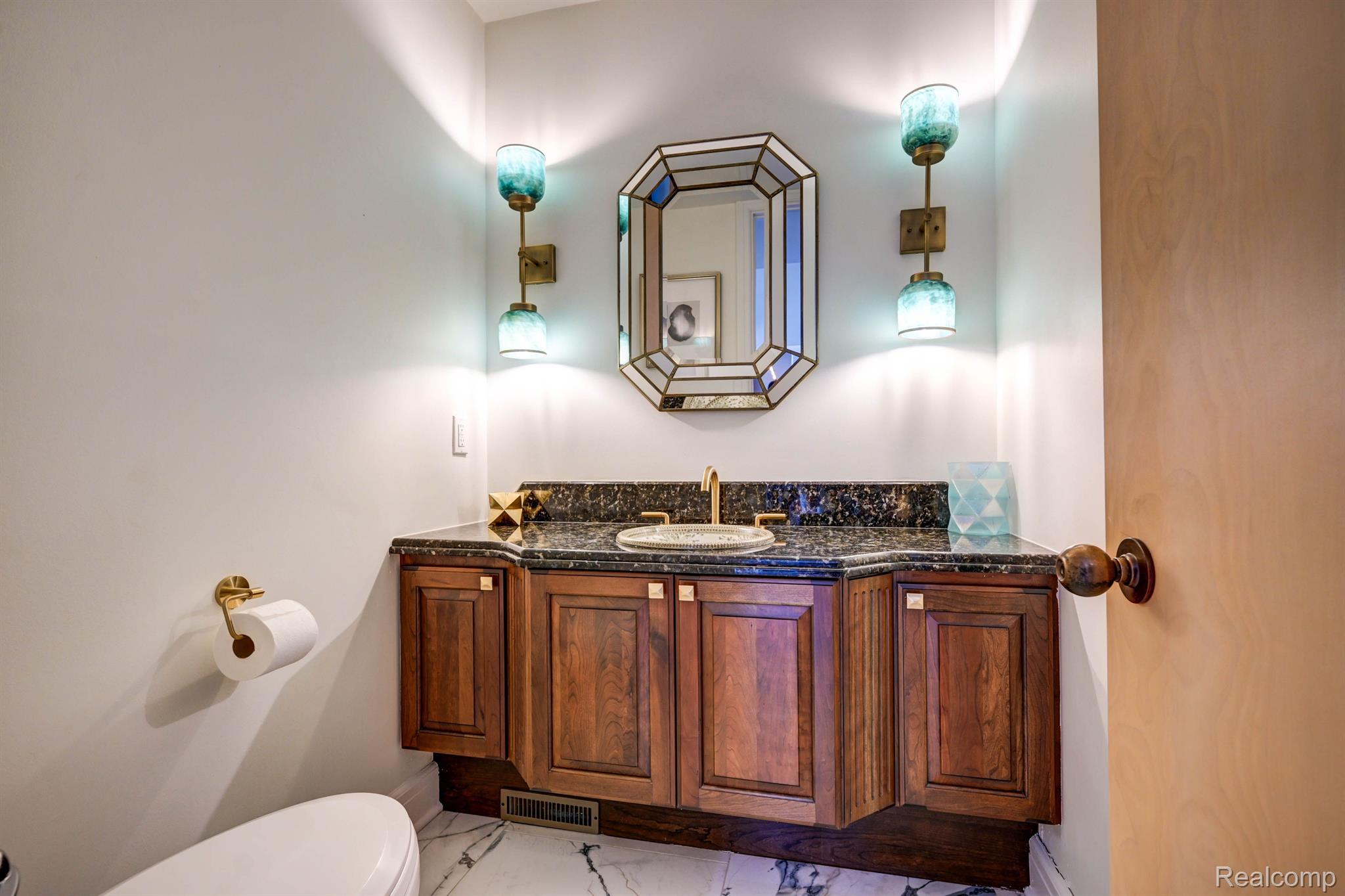 2295 CAMEO LAKE