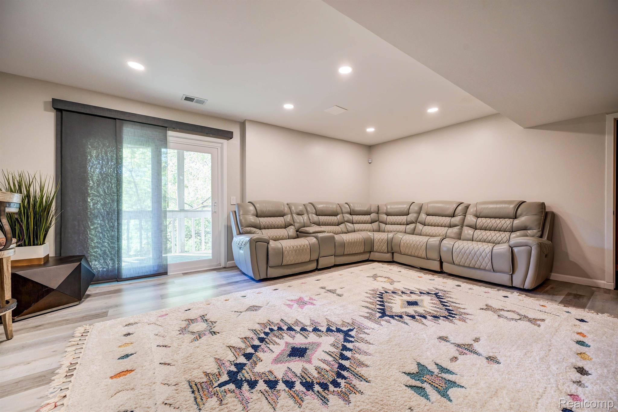 2295 CAMEO LAKE