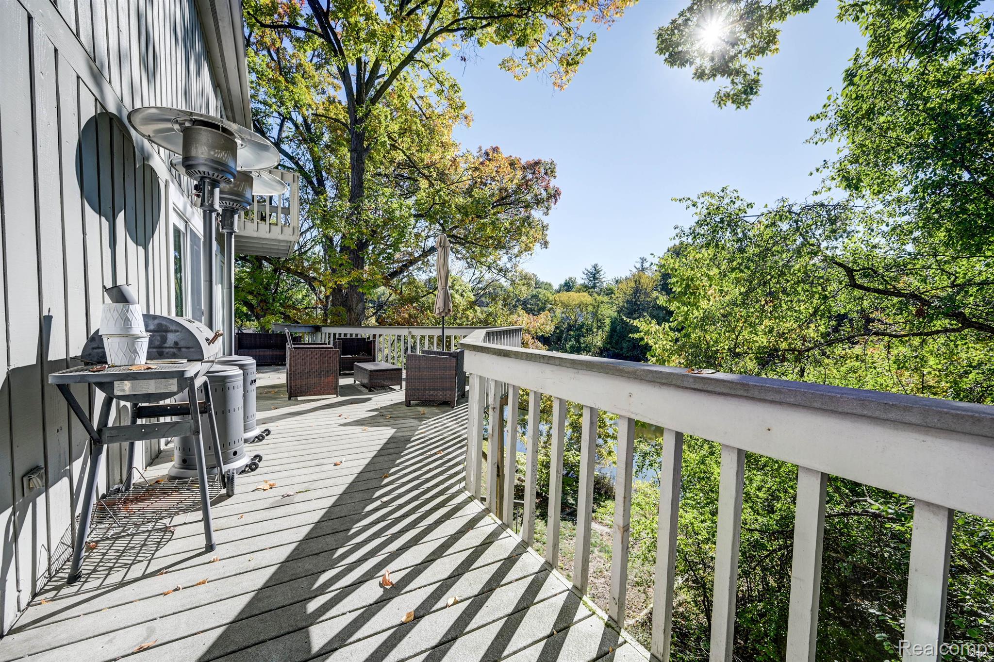 2295 CAMEO LAKE