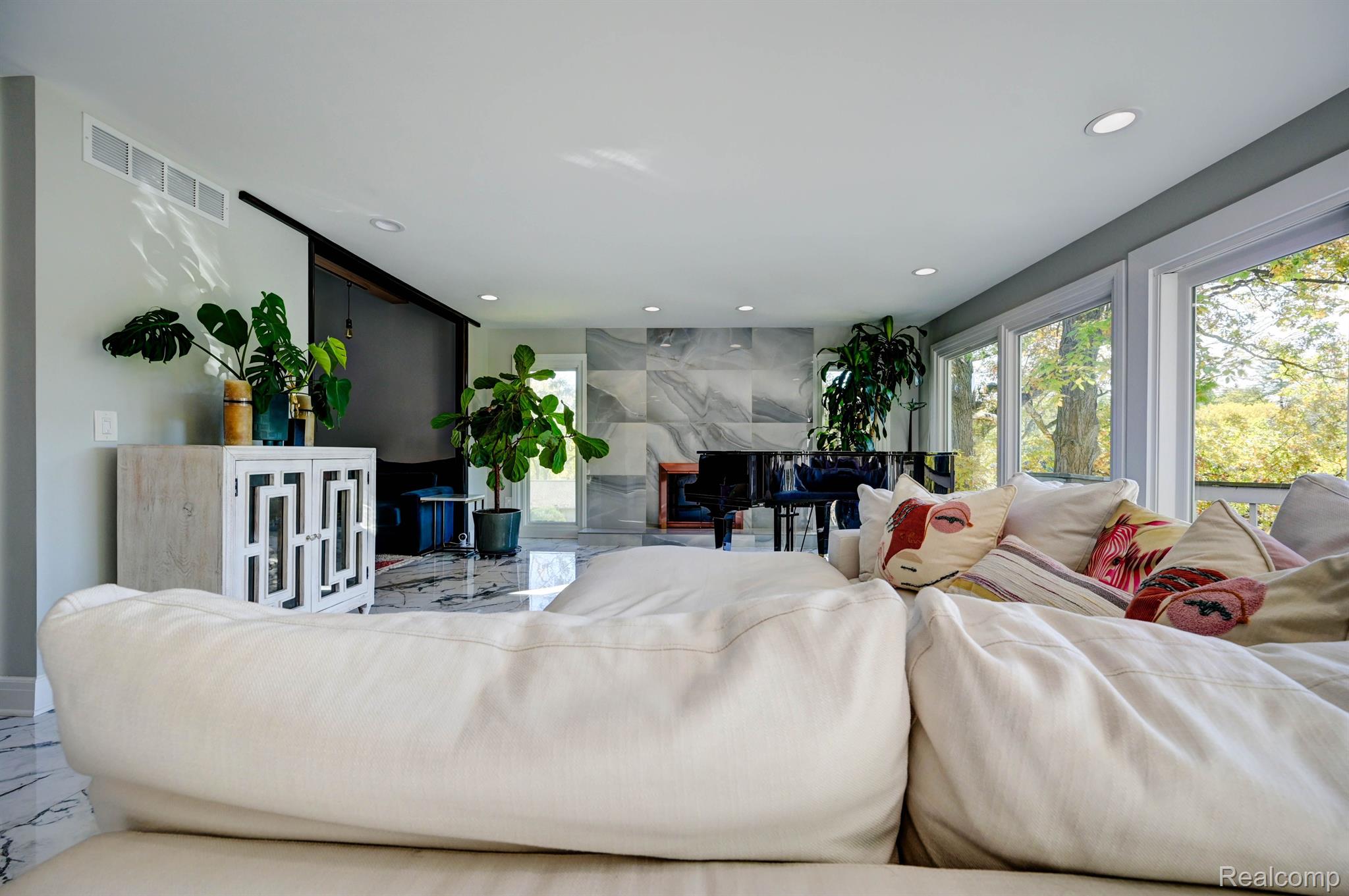 2295 CAMEO LAKE