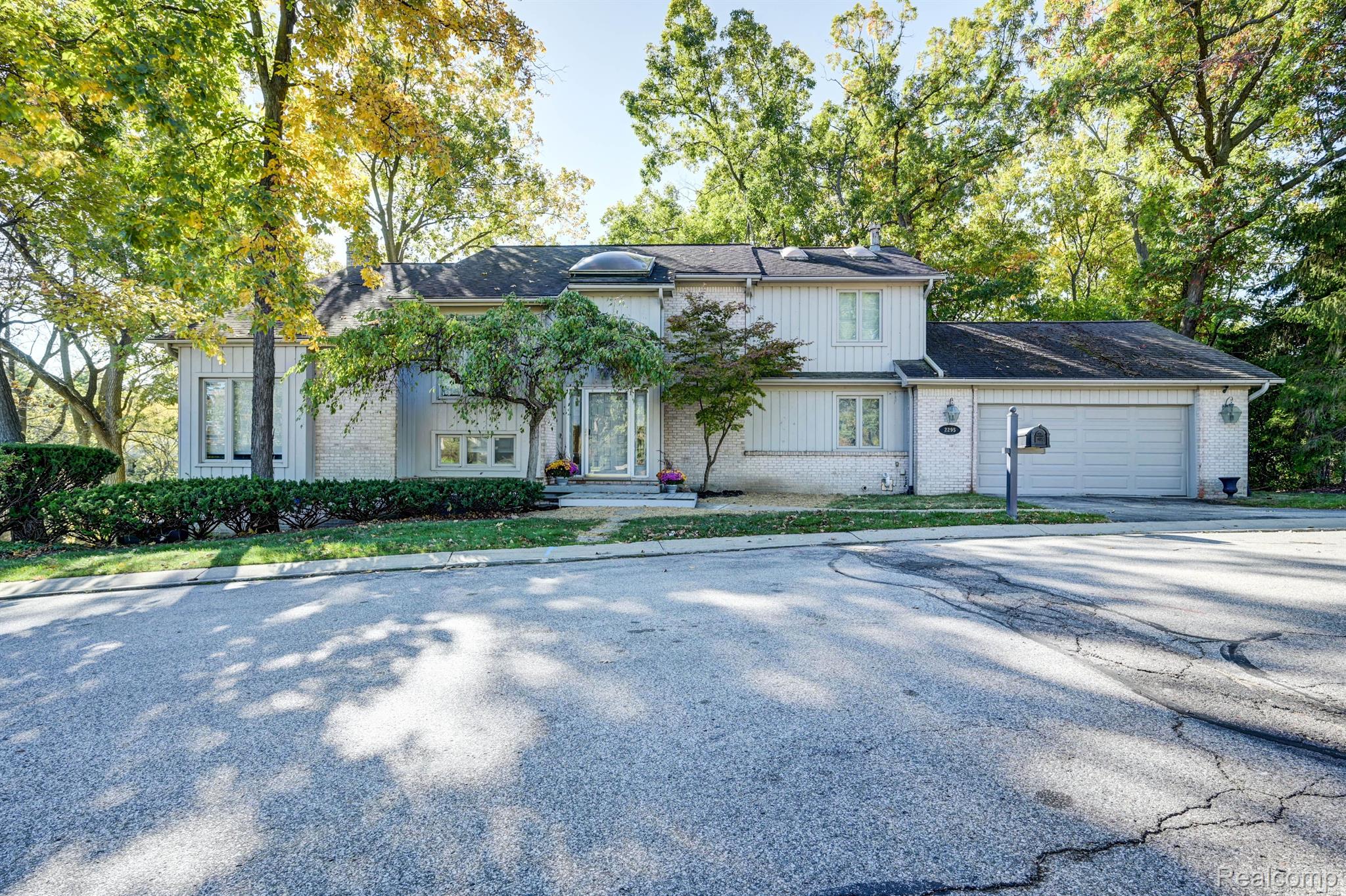 2295 CAMEO LAKE