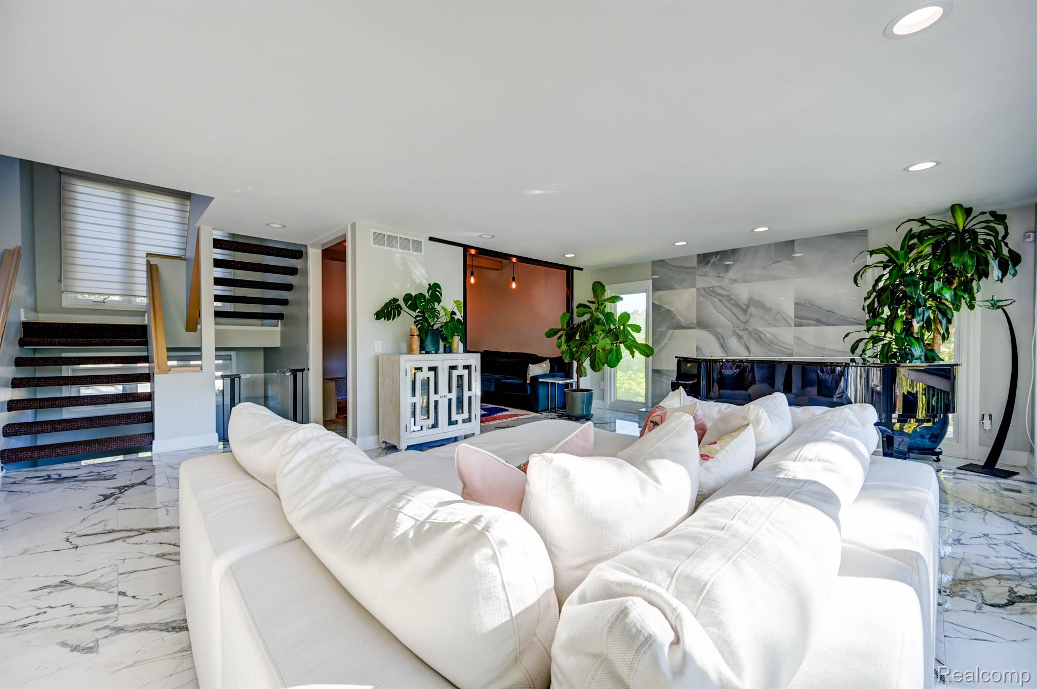 2295 CAMEO LAKE