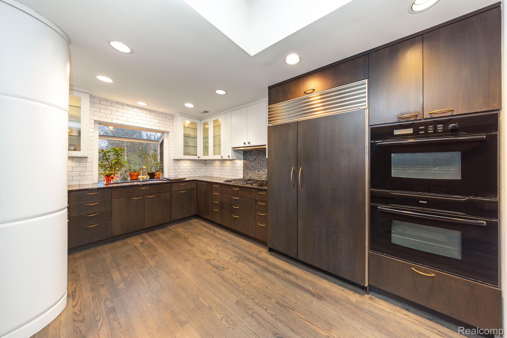 1725 LONG LAKE SHORE Drive
