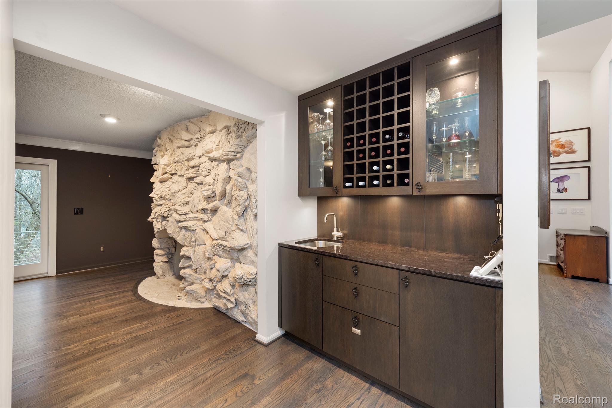 1725 LONG LAKE SHORE Drive