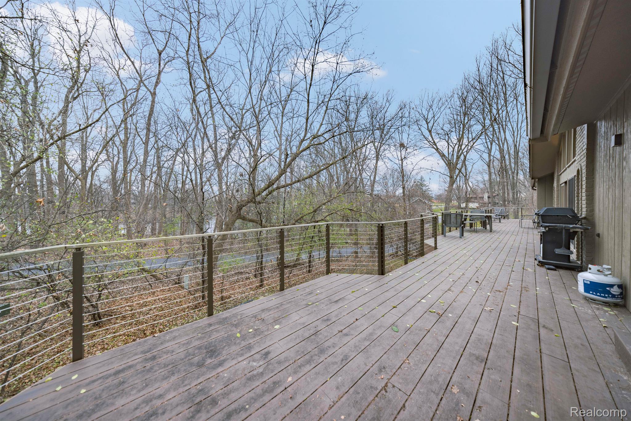 1725 LONG LAKE SHORE Drive