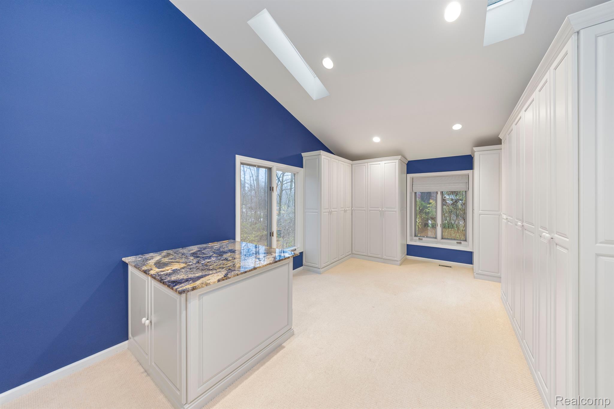1725 LONG LAKE SHORE Drive