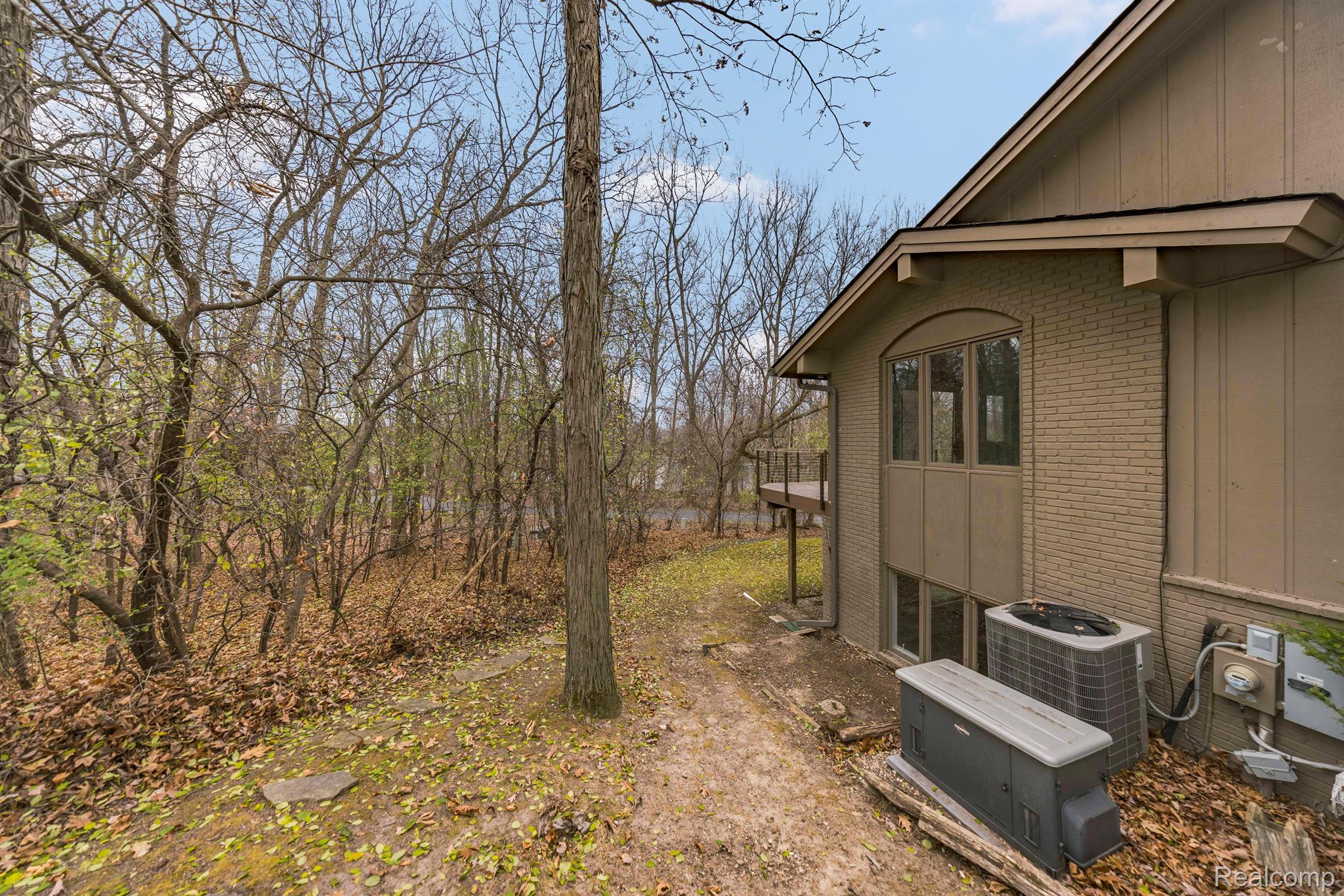 1725 LONG LAKE SHORE Drive