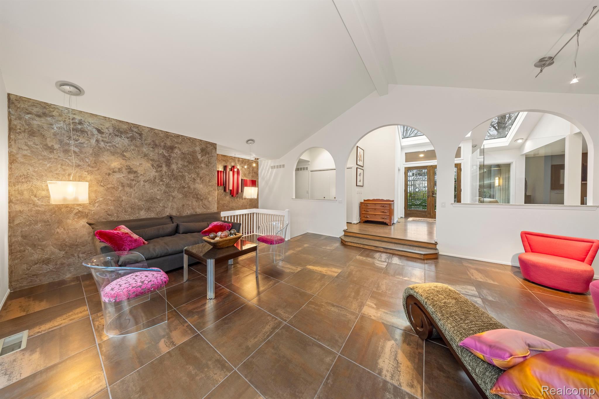 1725 LONG LAKE SHORE Drive