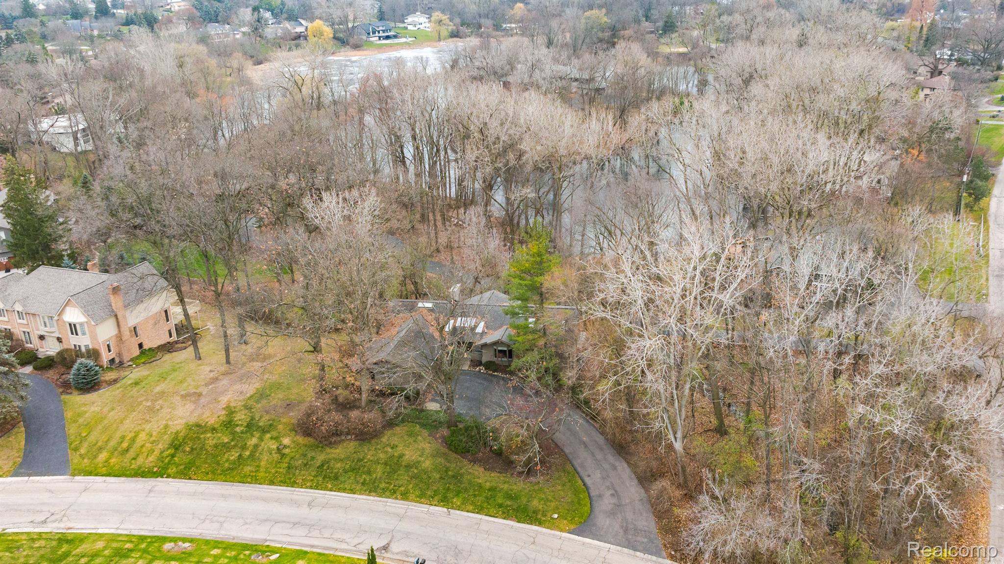 1725 LONG LAKE SHORE Drive