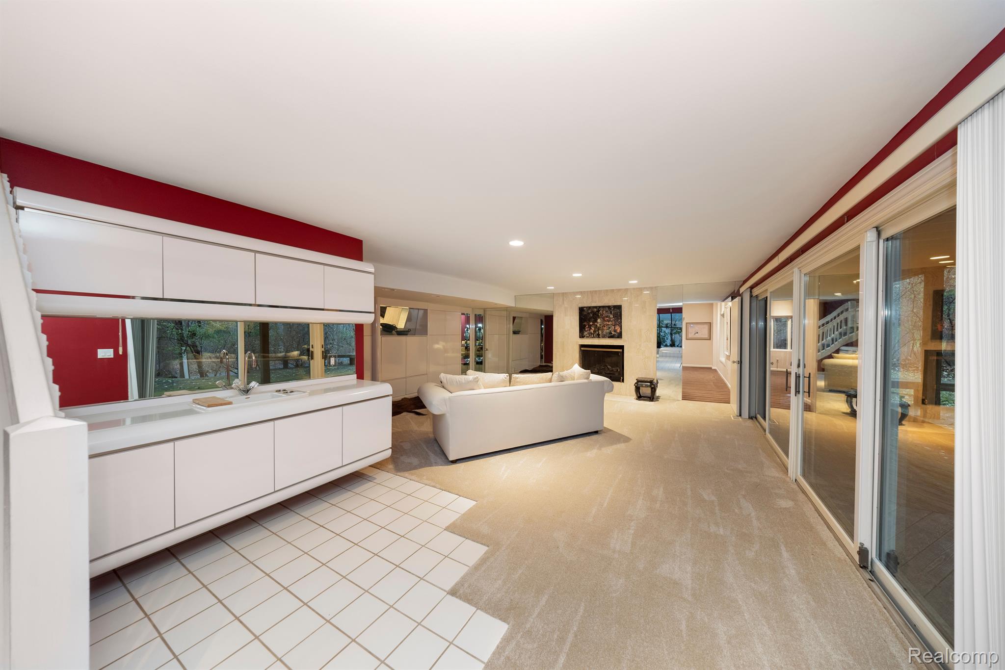 1725 LONG LAKE SHORE Drive