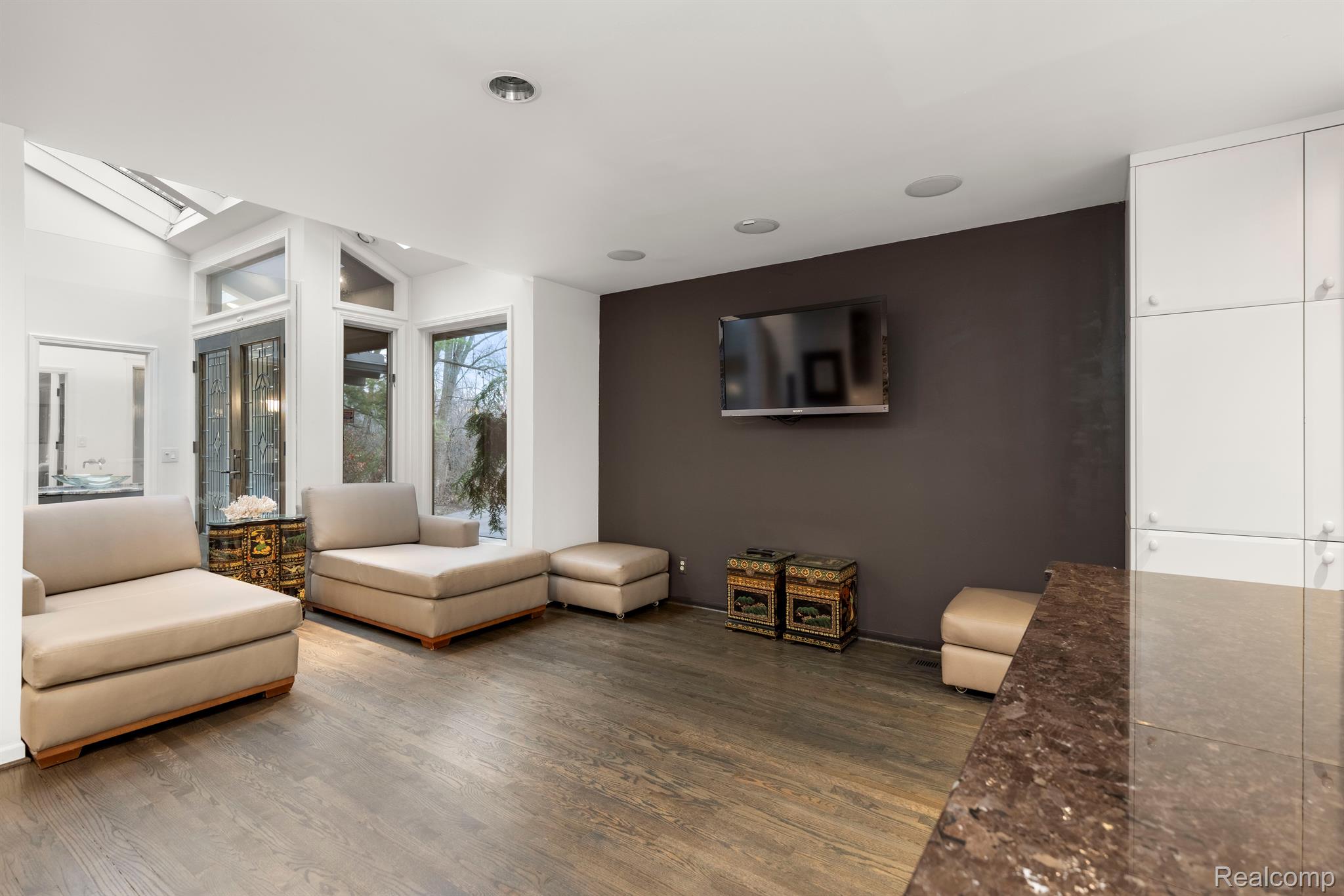 1725 LONG LAKE SHORE Drive