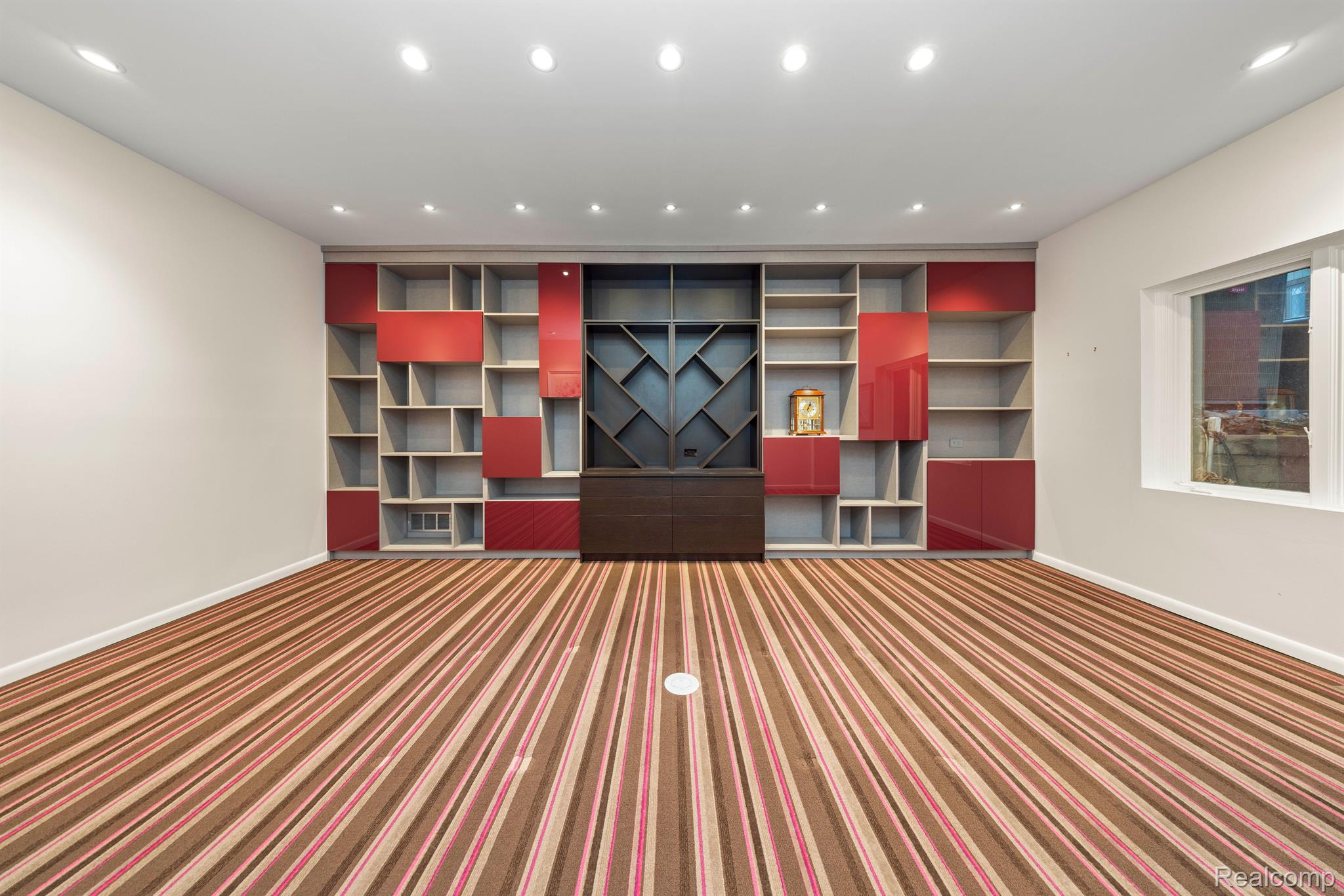 1725 LONG LAKE SHORE Drive