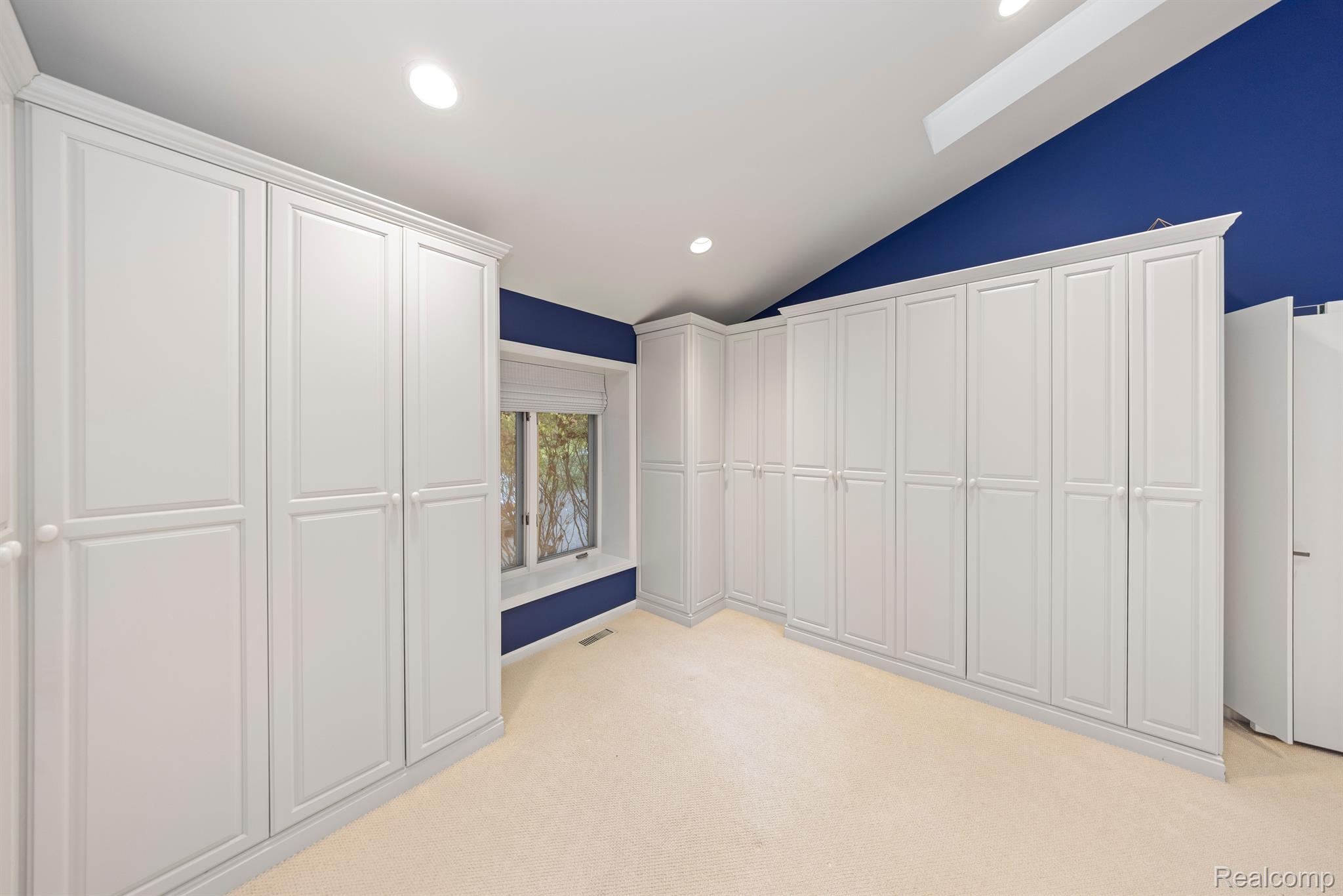 1725 LONG LAKE SHORE Drive