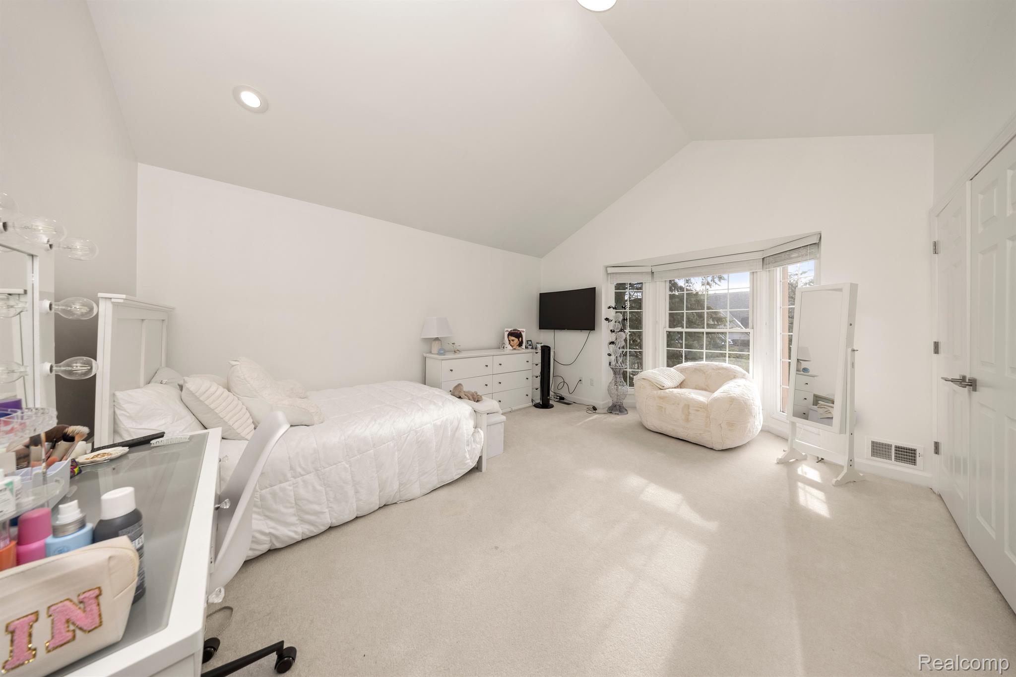 1048 GLENWOOD