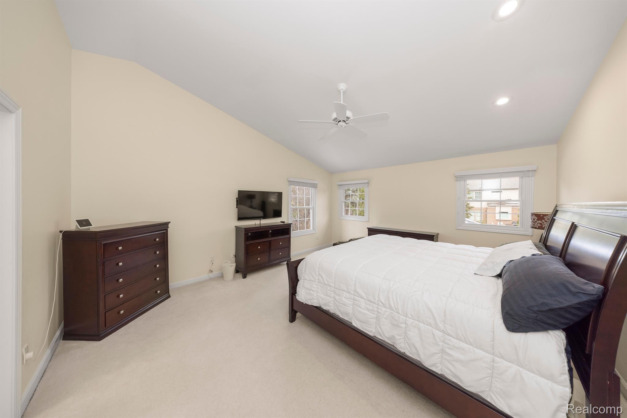 1048 GLENWOOD