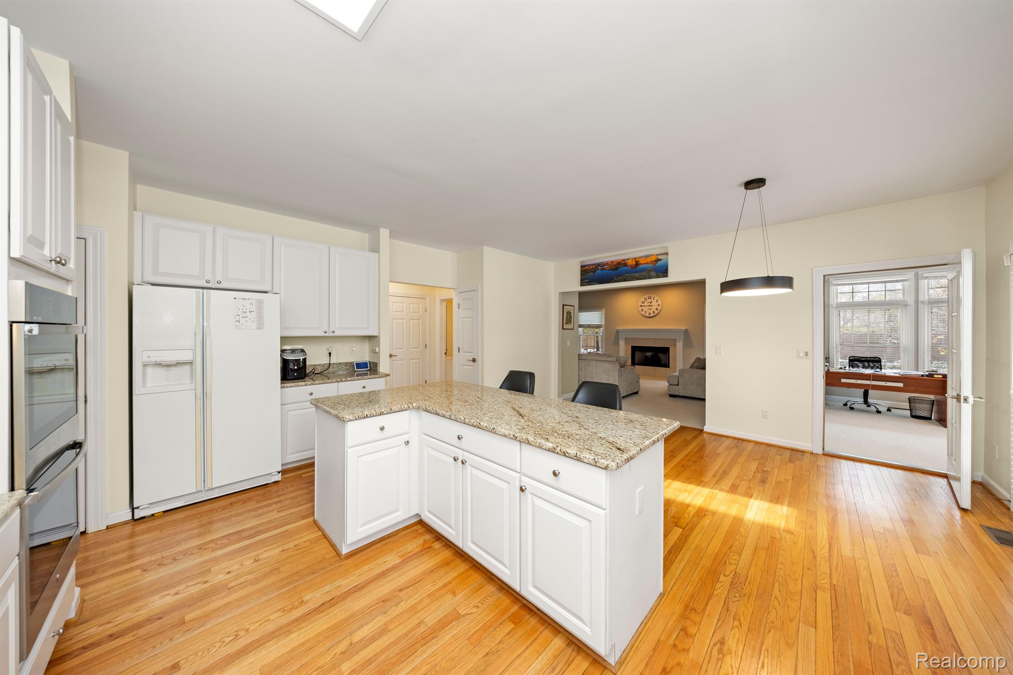1048 GLENWOOD