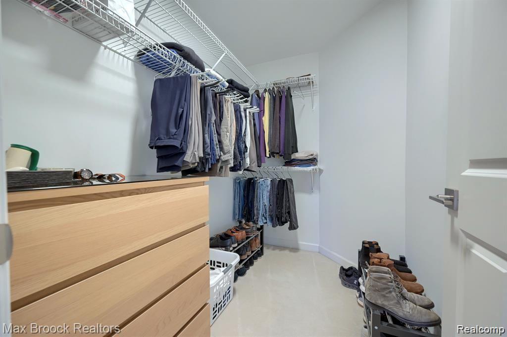 1048 GLENWOOD