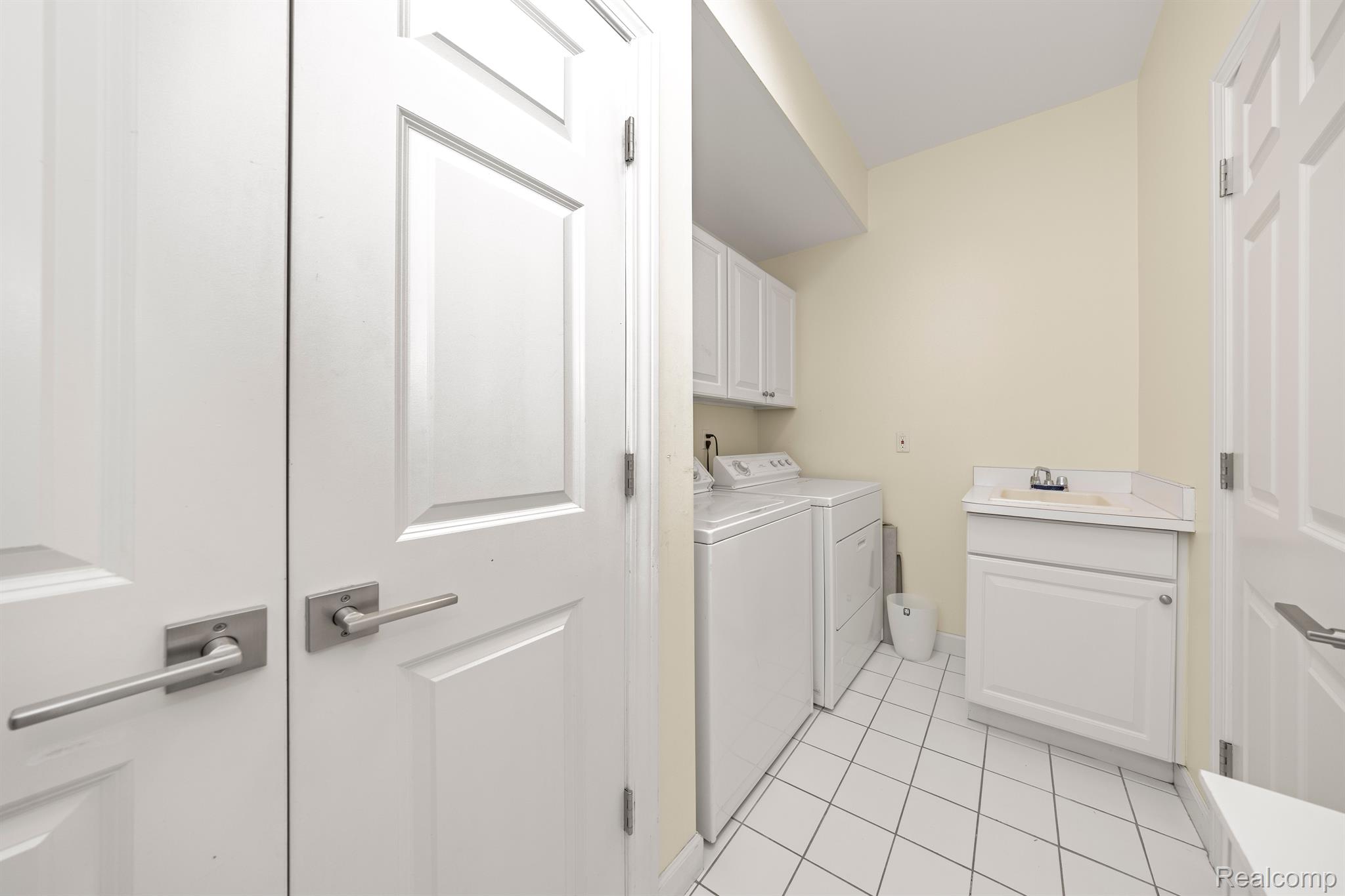 1048 GLENWOOD