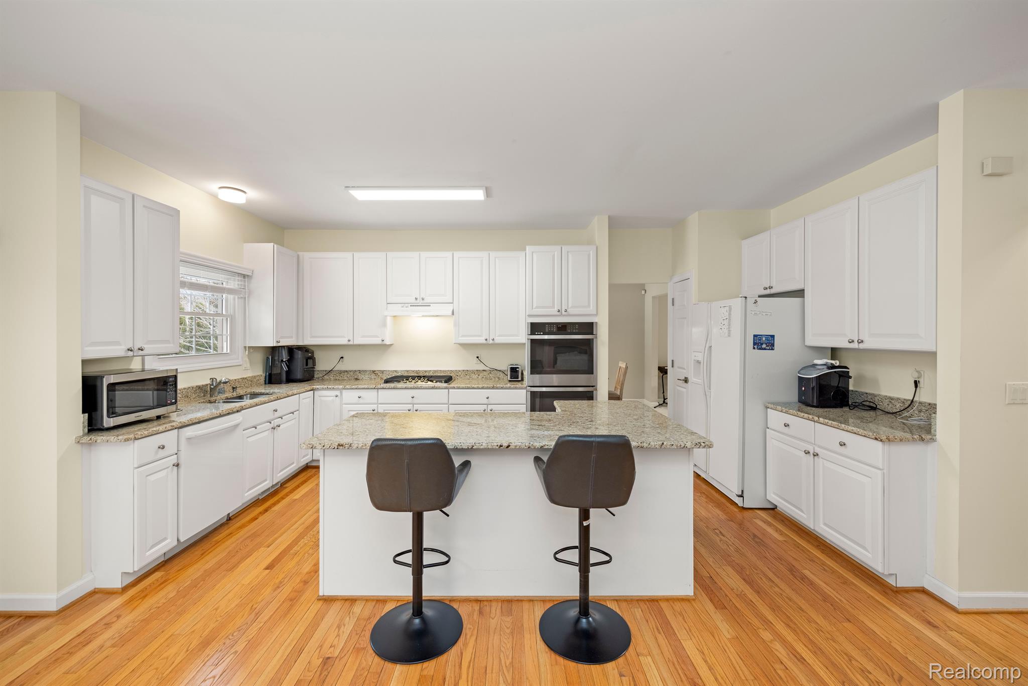 1048 GLENWOOD