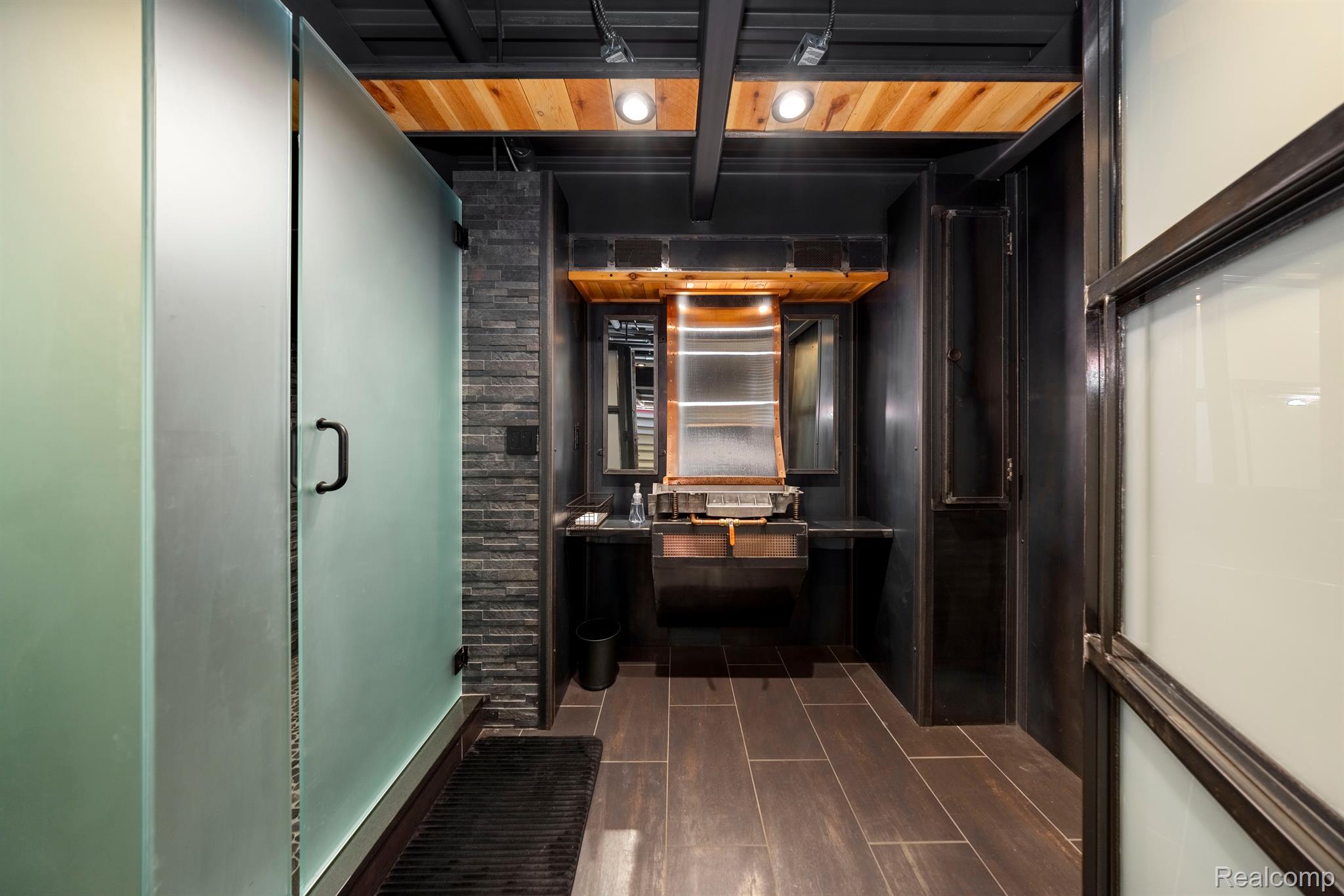 134 W SPEED Way