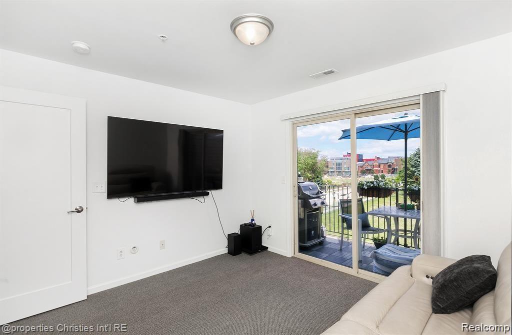 2662 WOODWARD Avenue 64