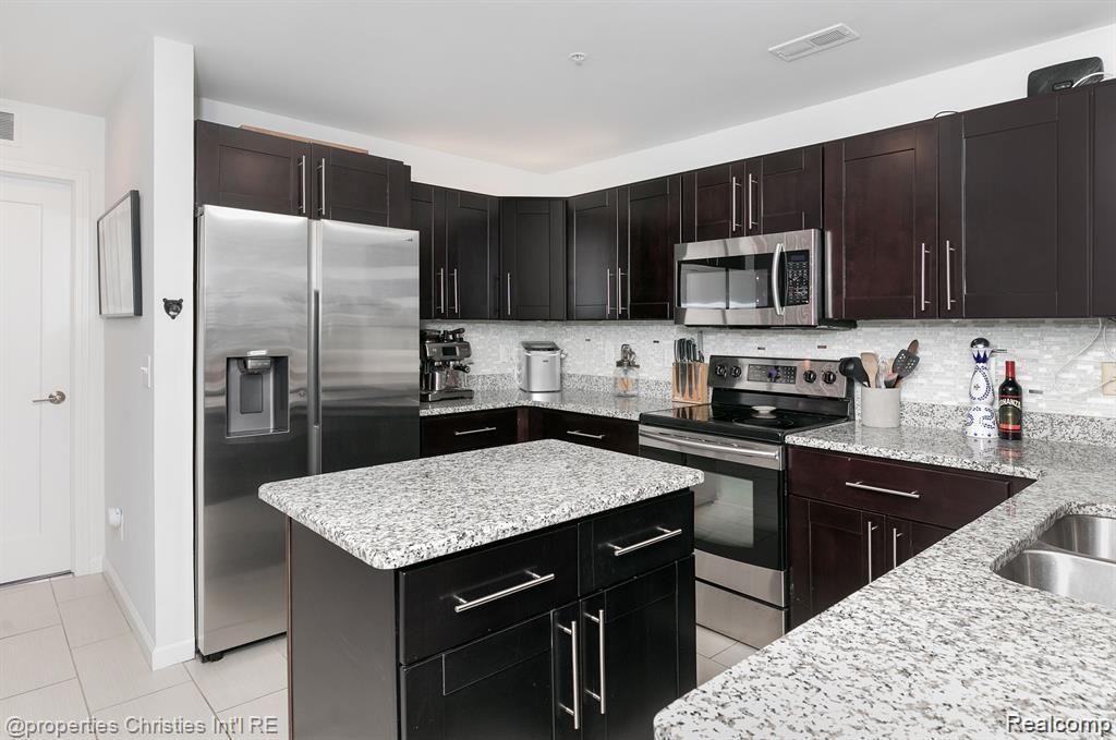 2662 WOODWARD Avenue 64
