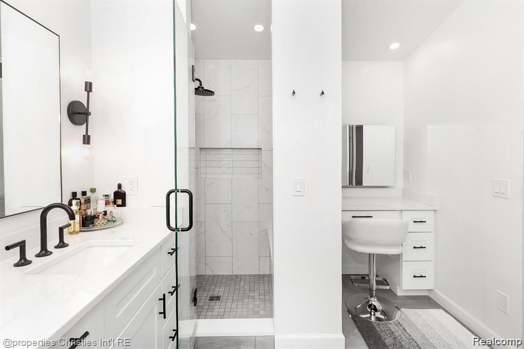 2662 WOODWARD Avenue 64