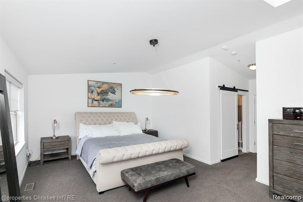2662 WOODWARD Avenue 64