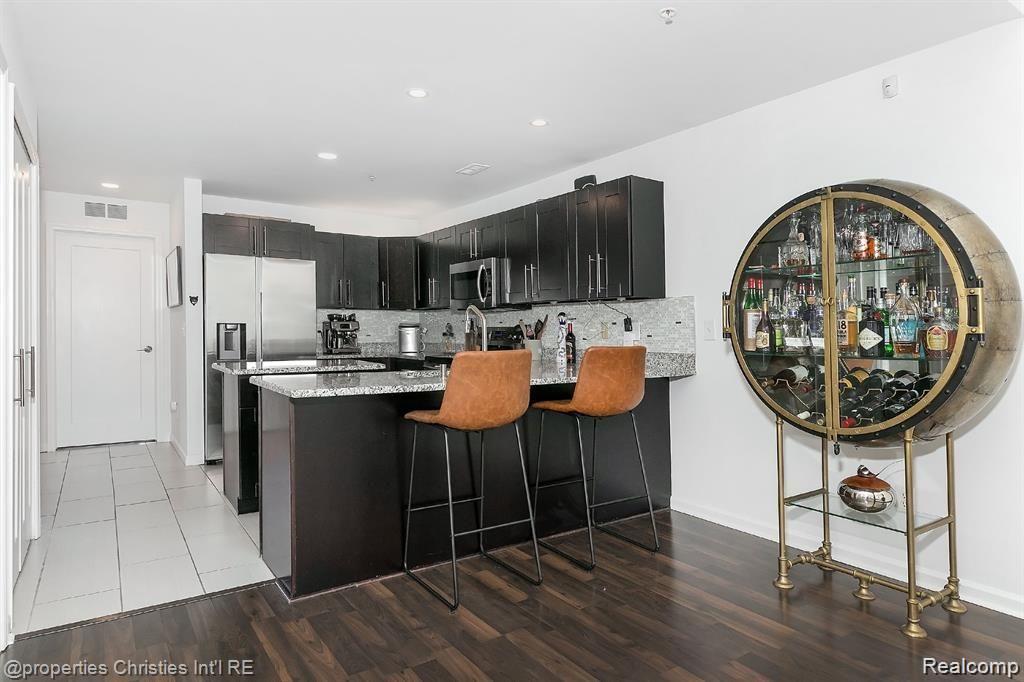 2662 WOODWARD Avenue 64
