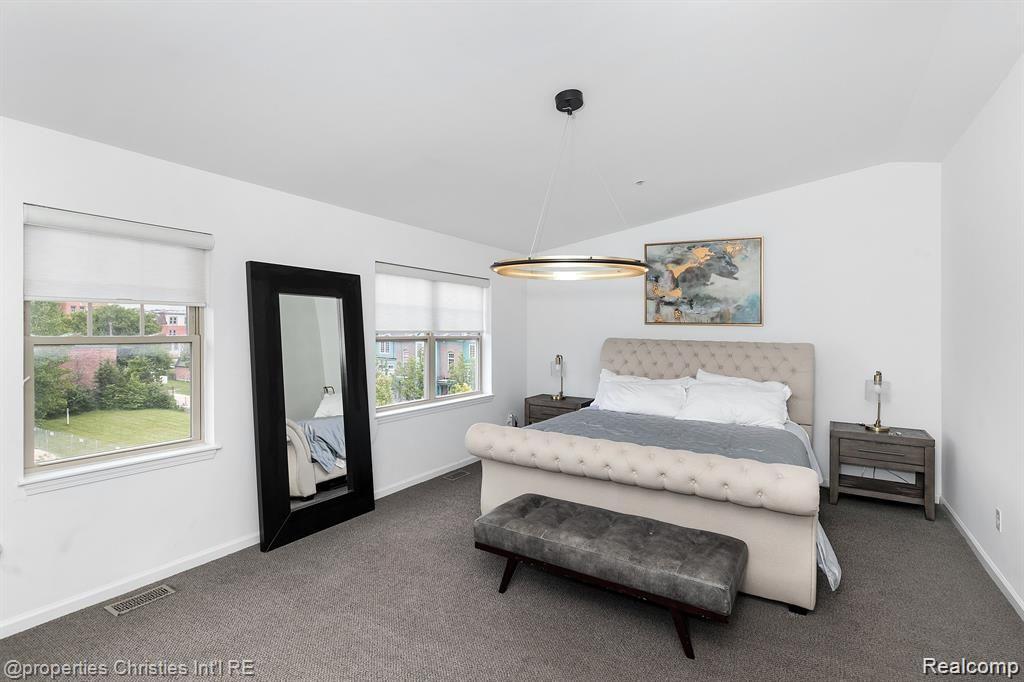 2662 WOODWARD Avenue 64