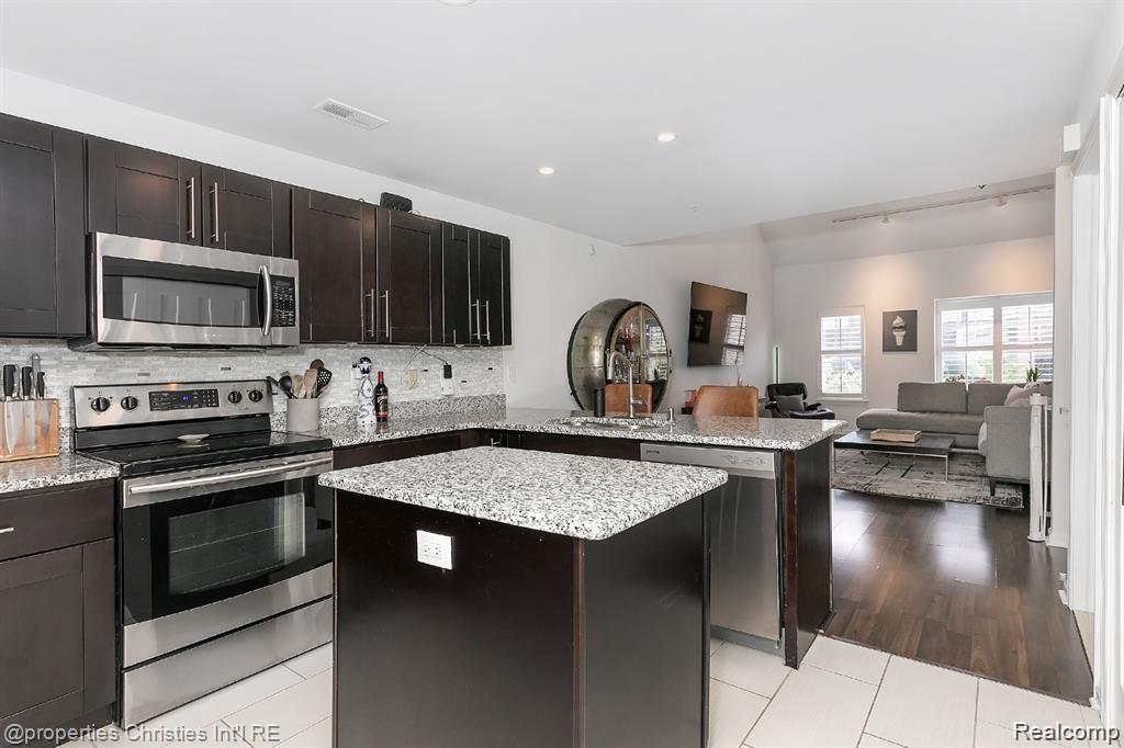 2662 WOODWARD Avenue 64