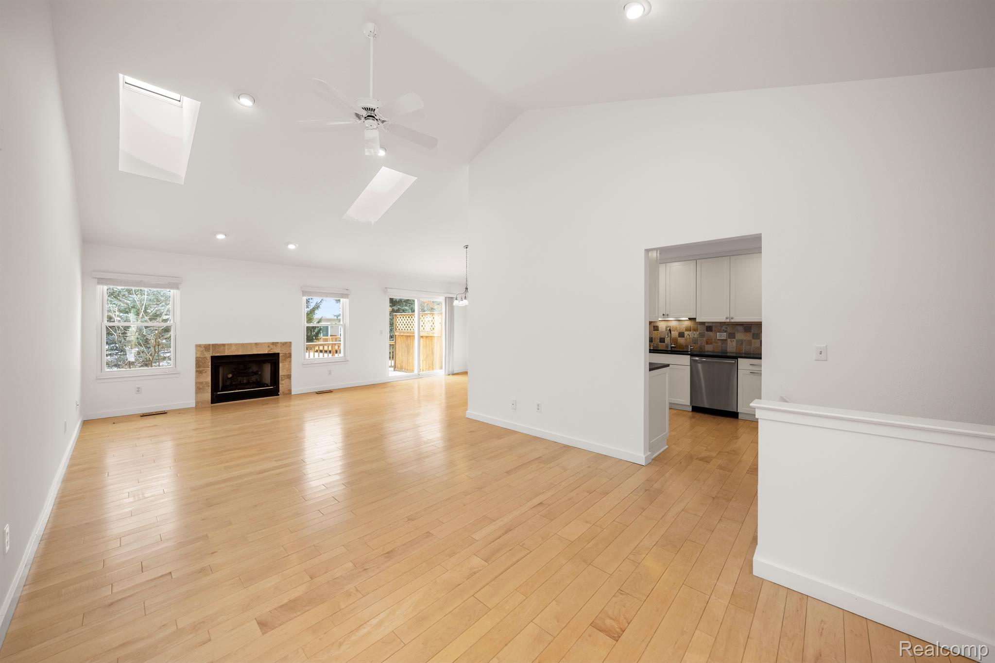165 WINDING Brook