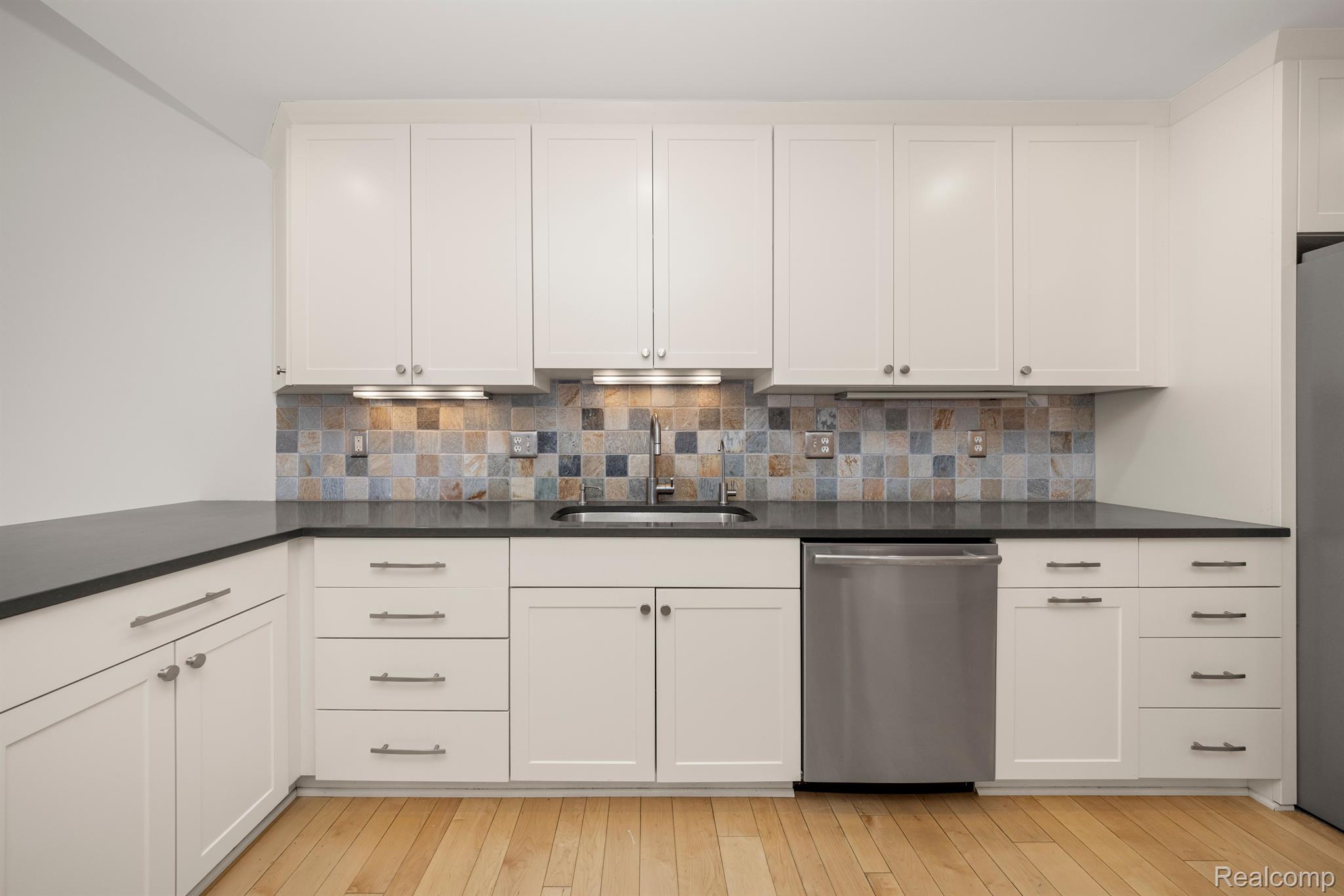 165 WINDING Brook