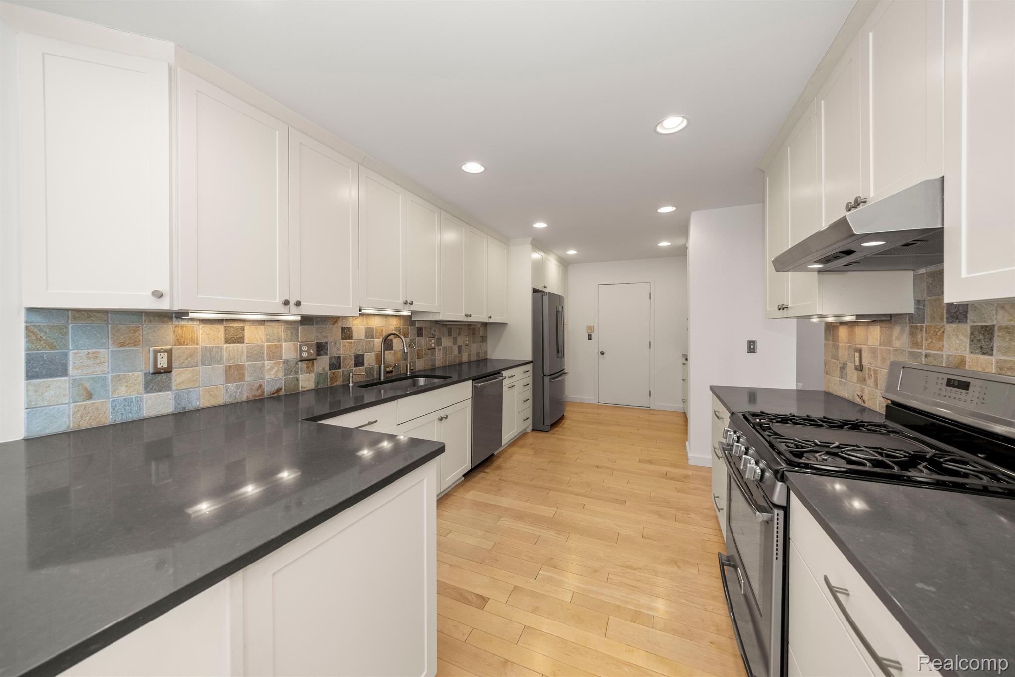 165 WINDING Brook