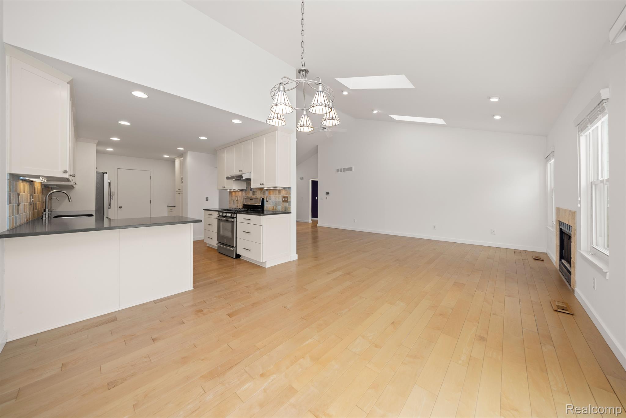 165 WINDING Brook