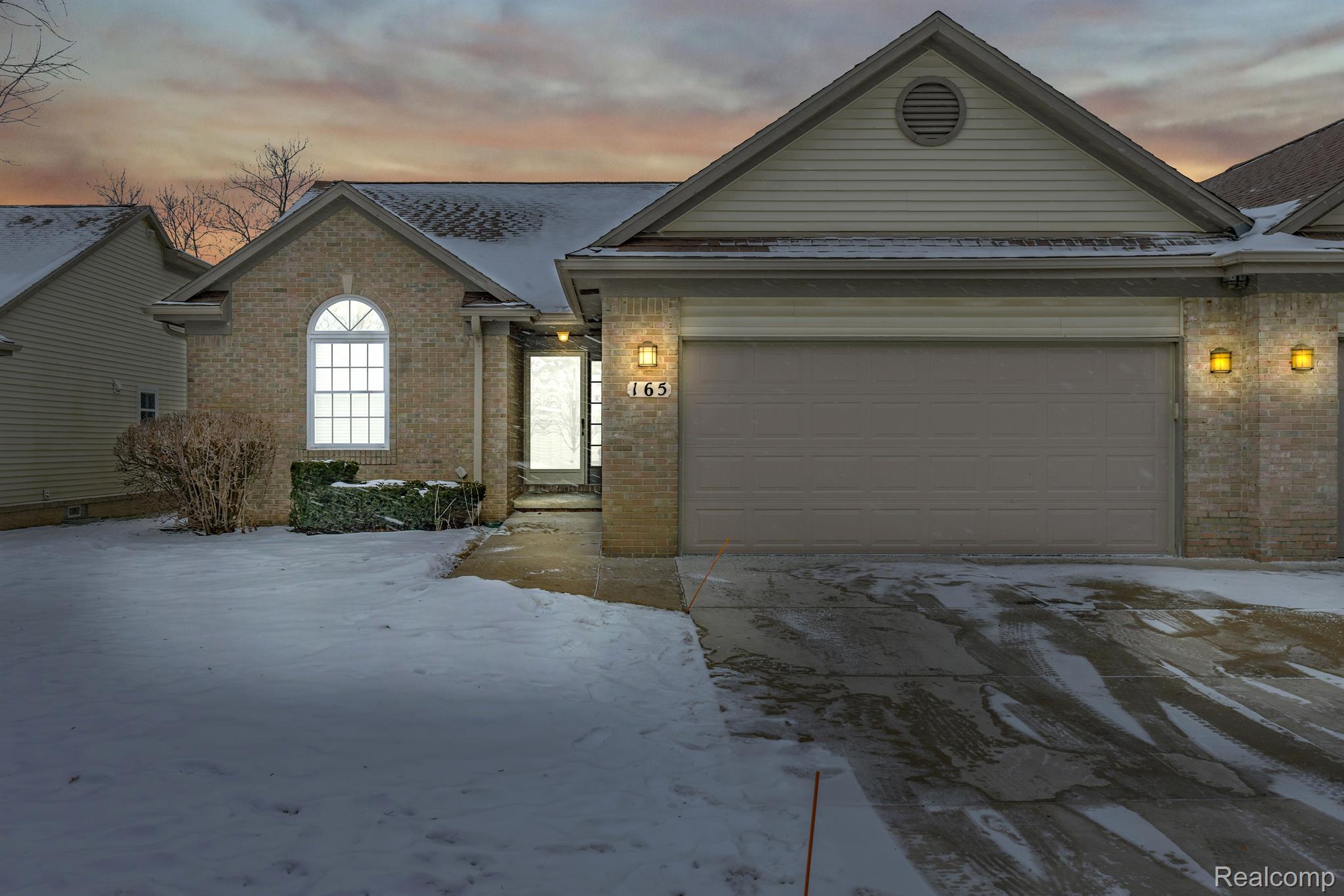 165 WINDING Brook