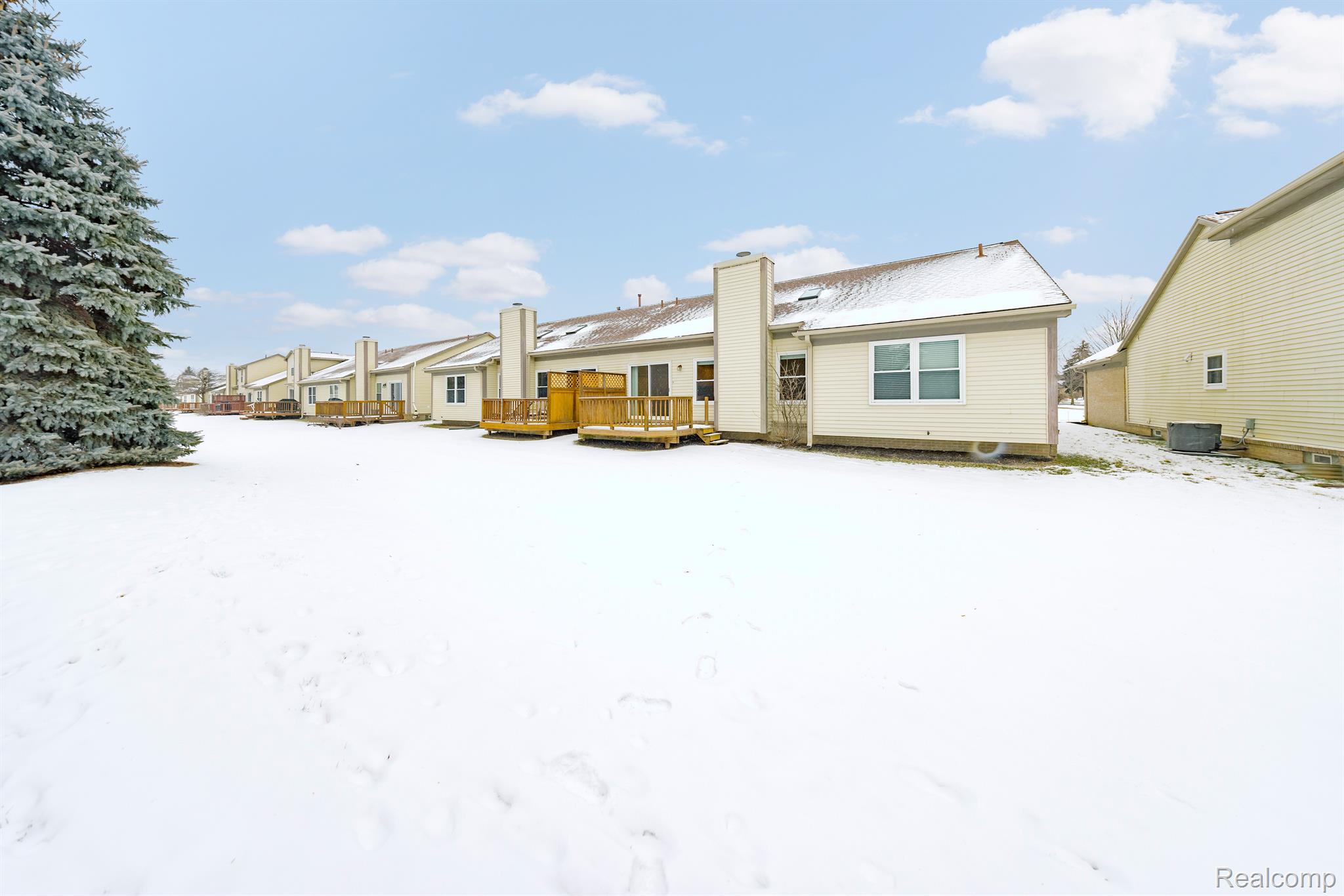 165 WINDING Brook
