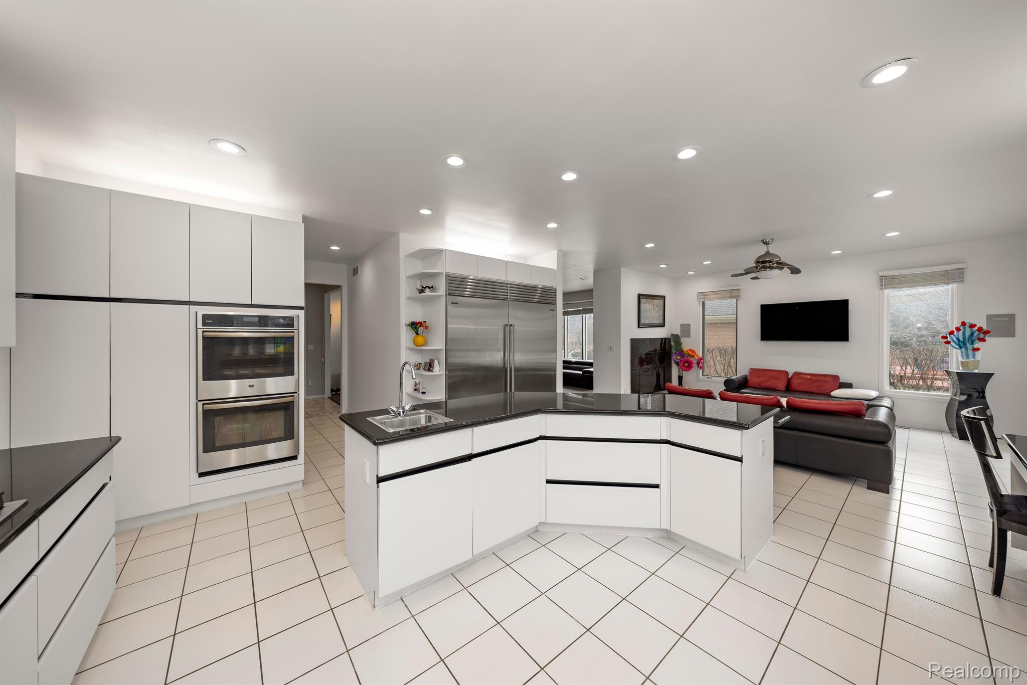 4907 PEGGY Street
