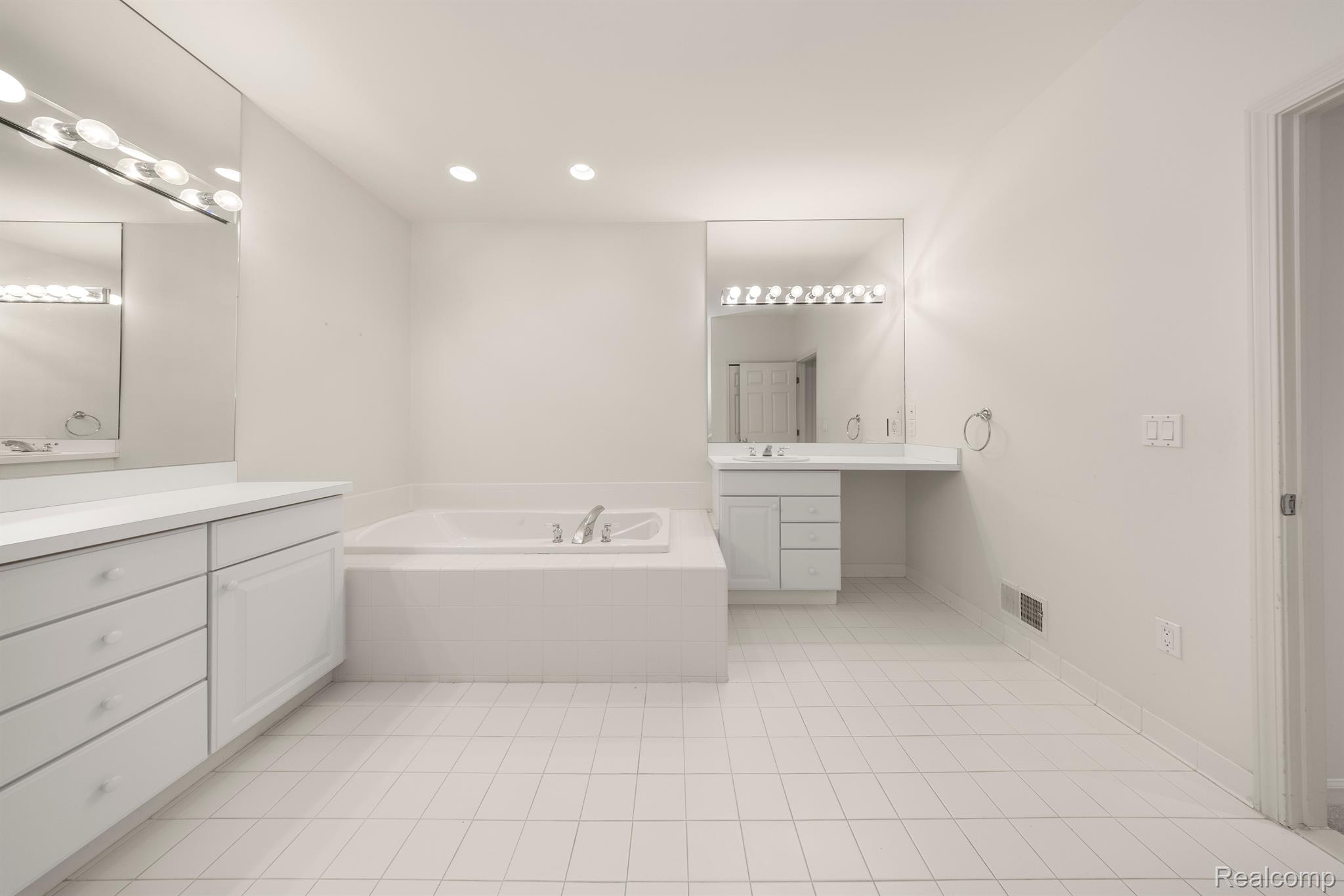 7258 CRACKLING CREEK Circle