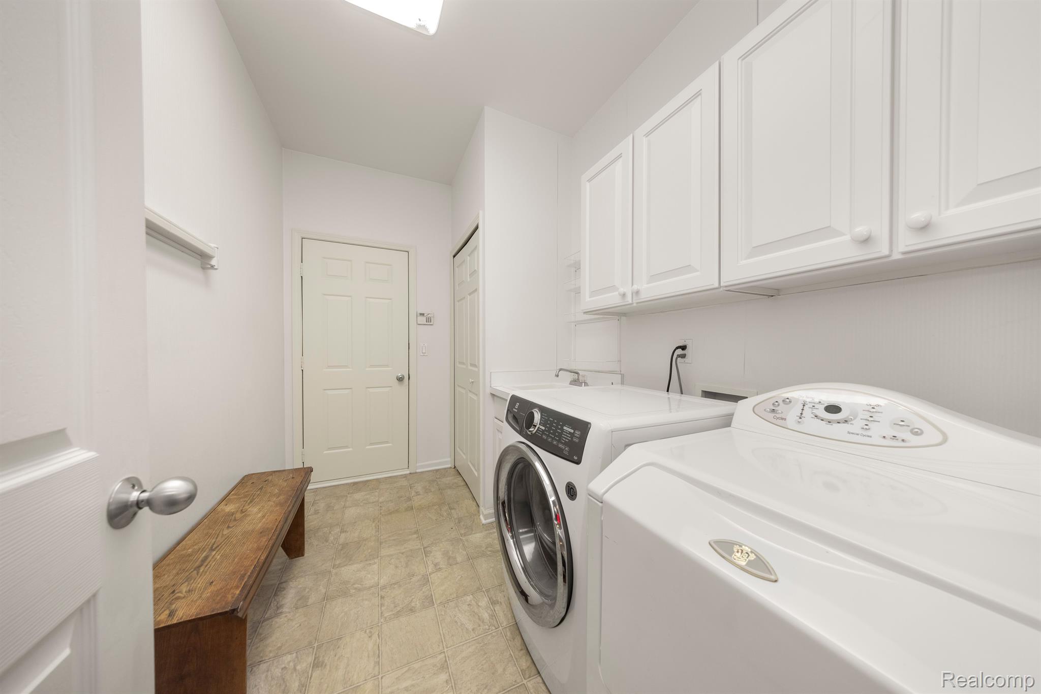 7258 CRACKLING CREEK Circle