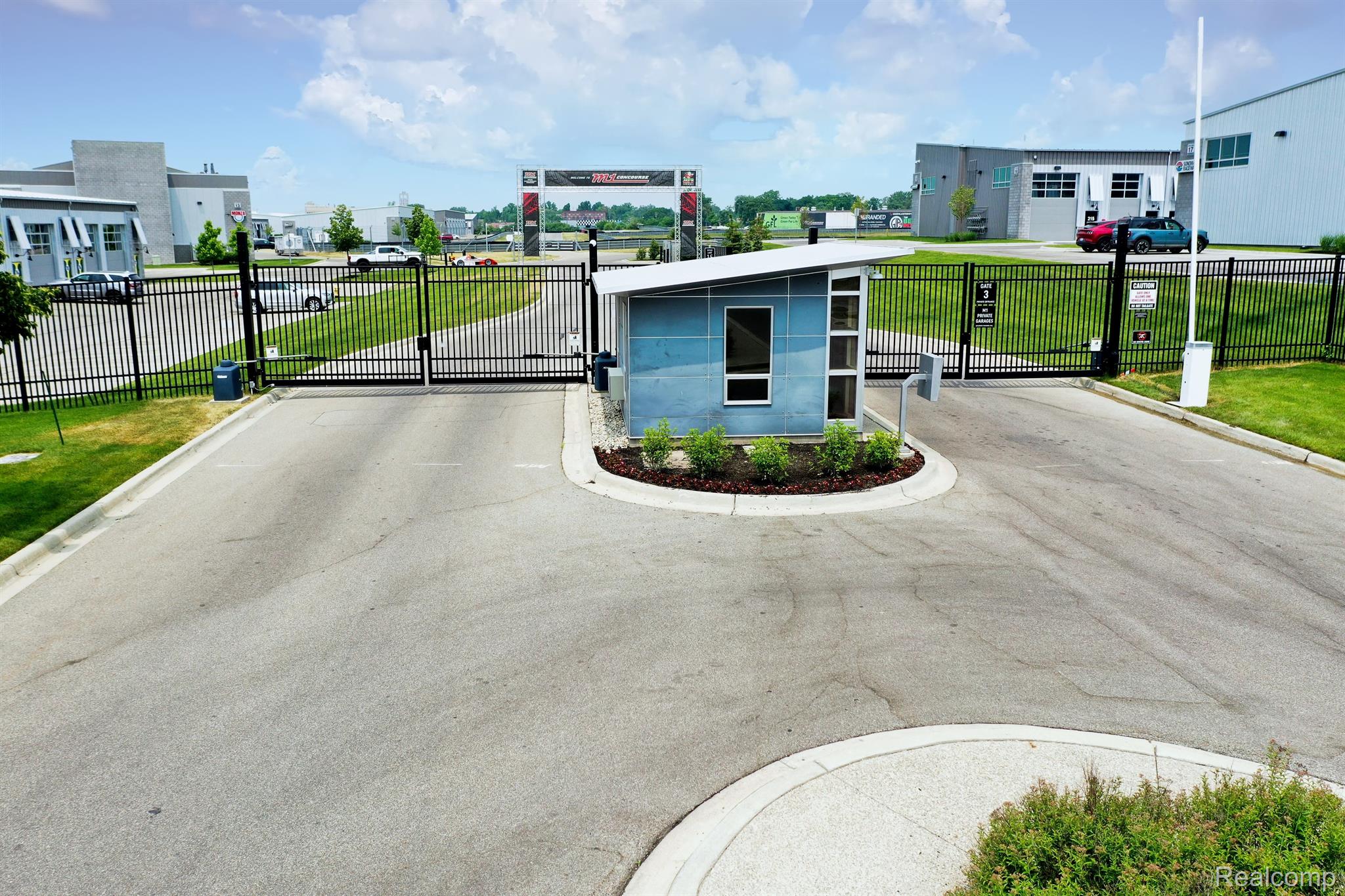 7 STRAIGHTAWAY Drive