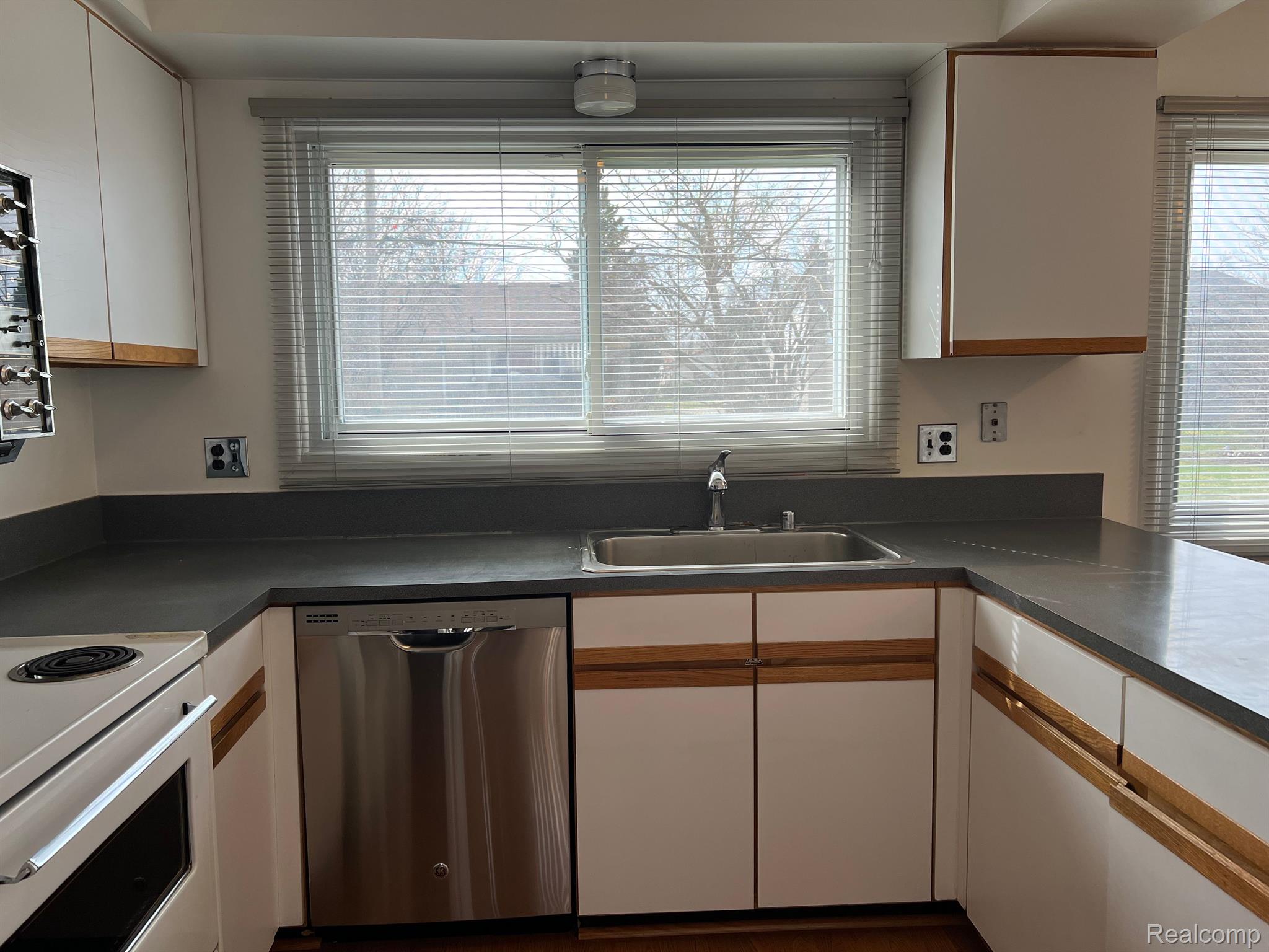 27099 MARSHALL Street