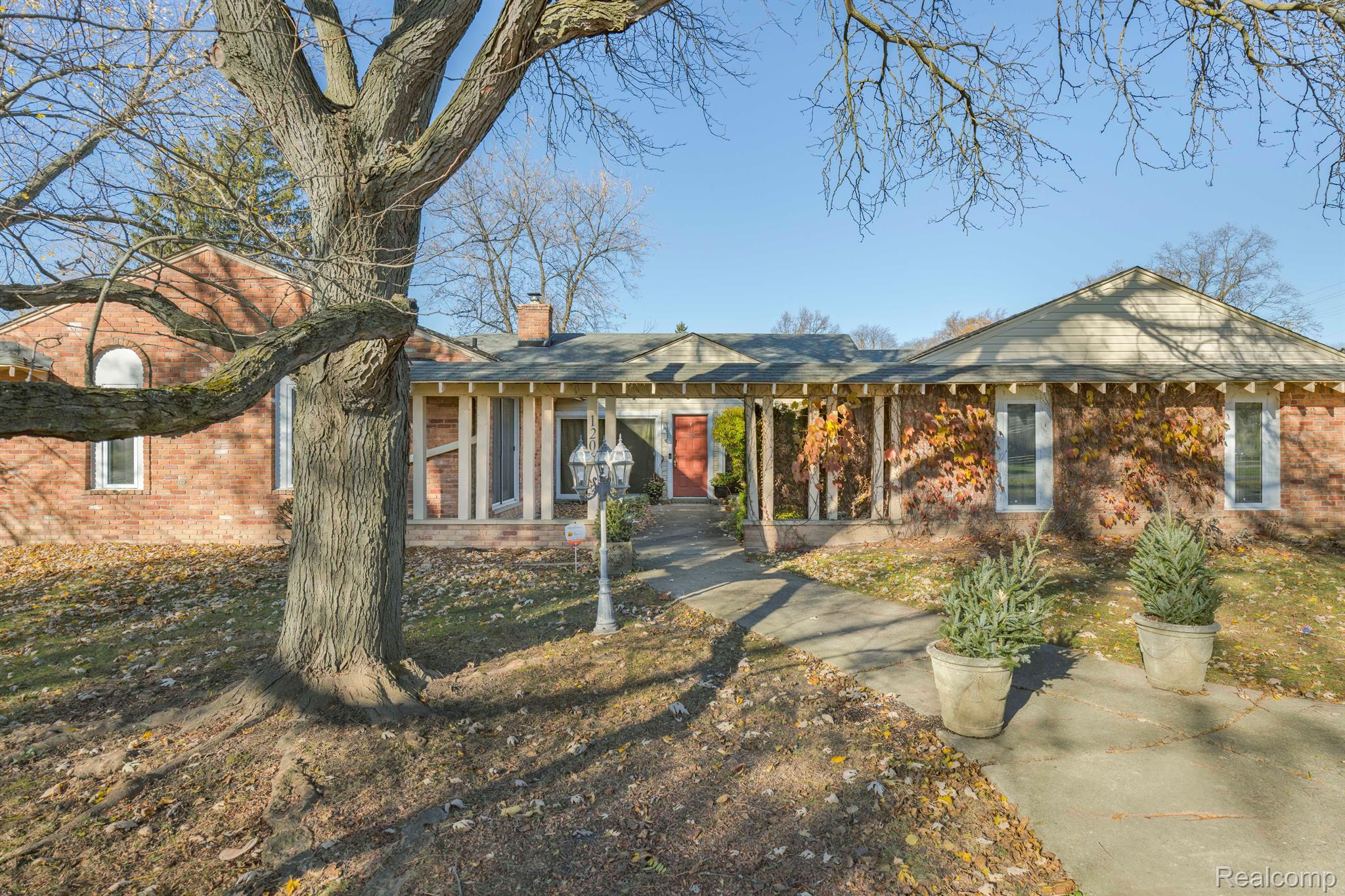 1206 CEDARHOLM Lane