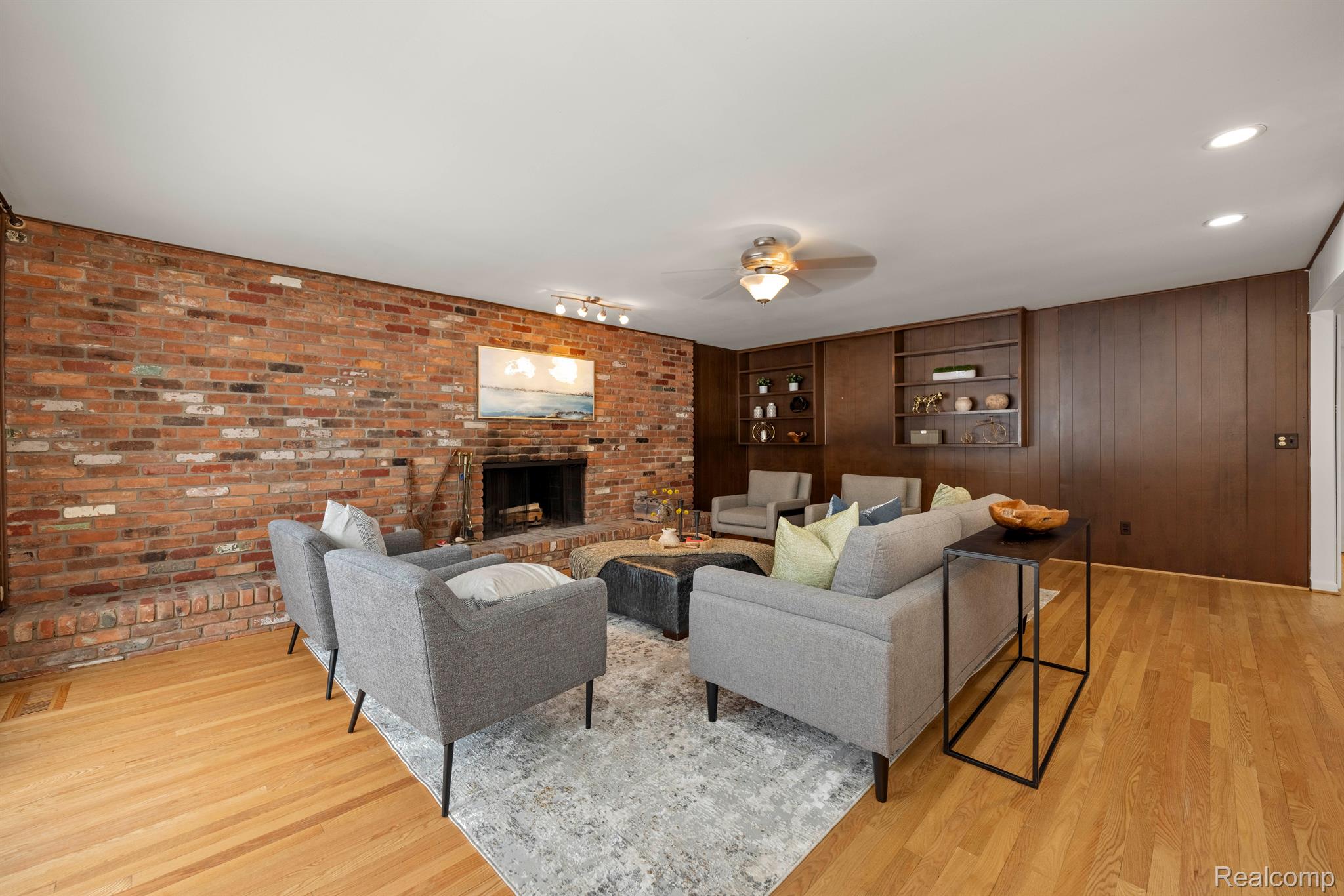 1206 CEDARHOLM Lane