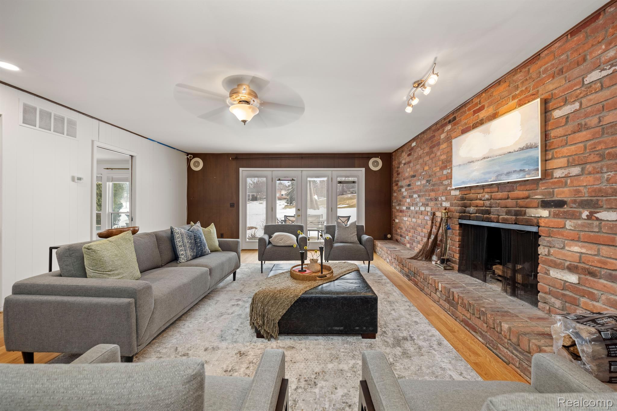 1206 CEDARHOLM Lane