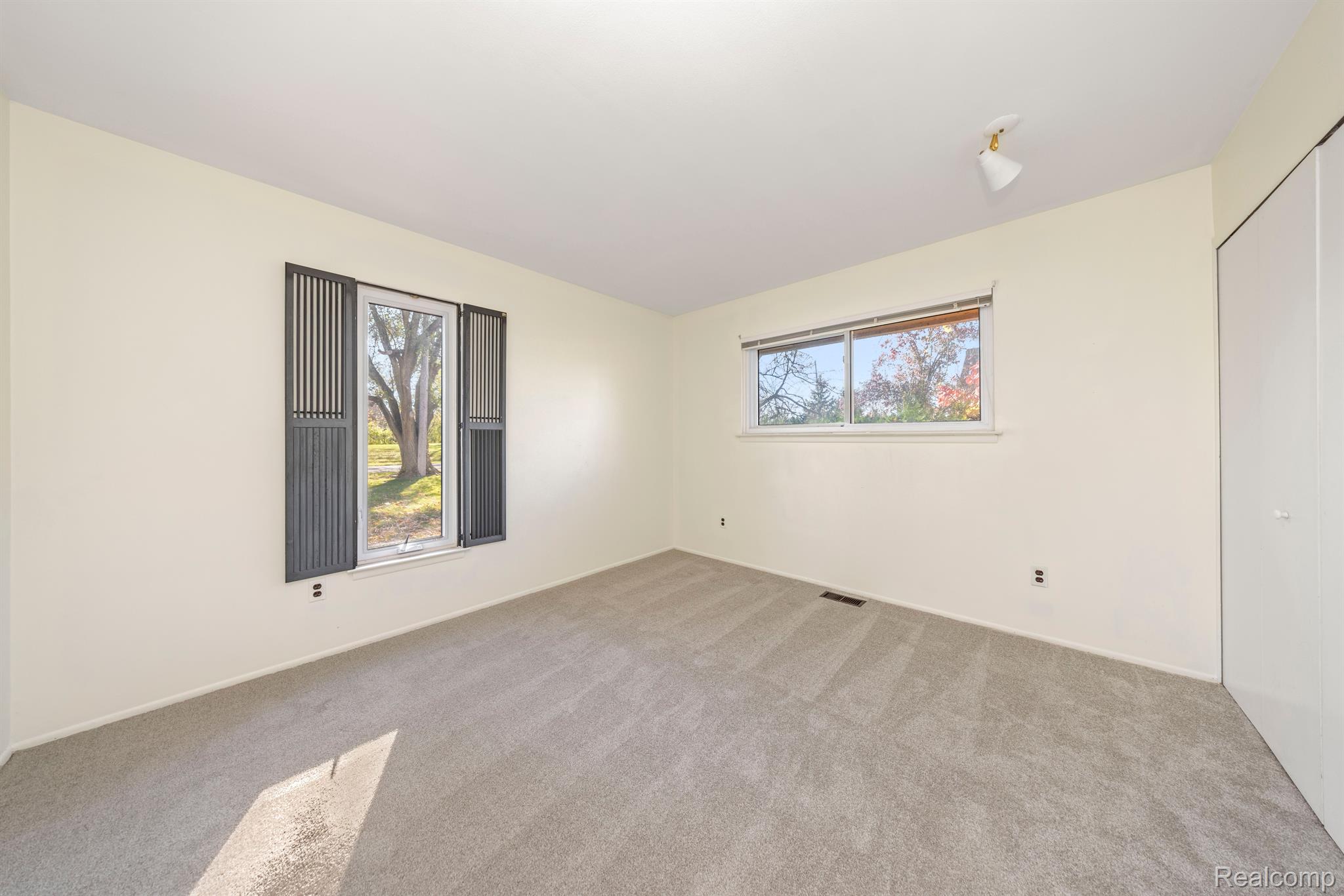1206 CEDARHOLM Lane