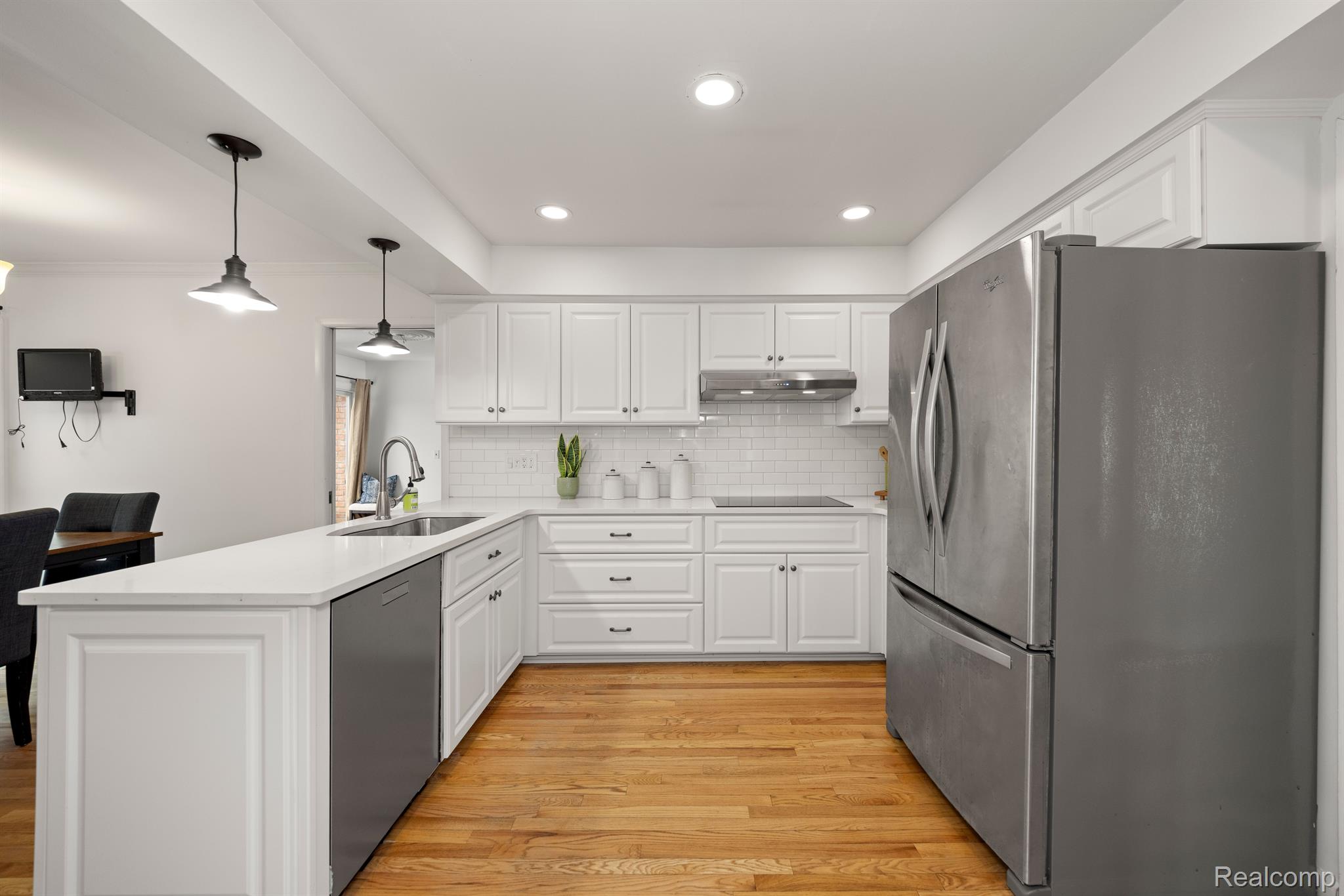 1206 CEDARHOLM Lane