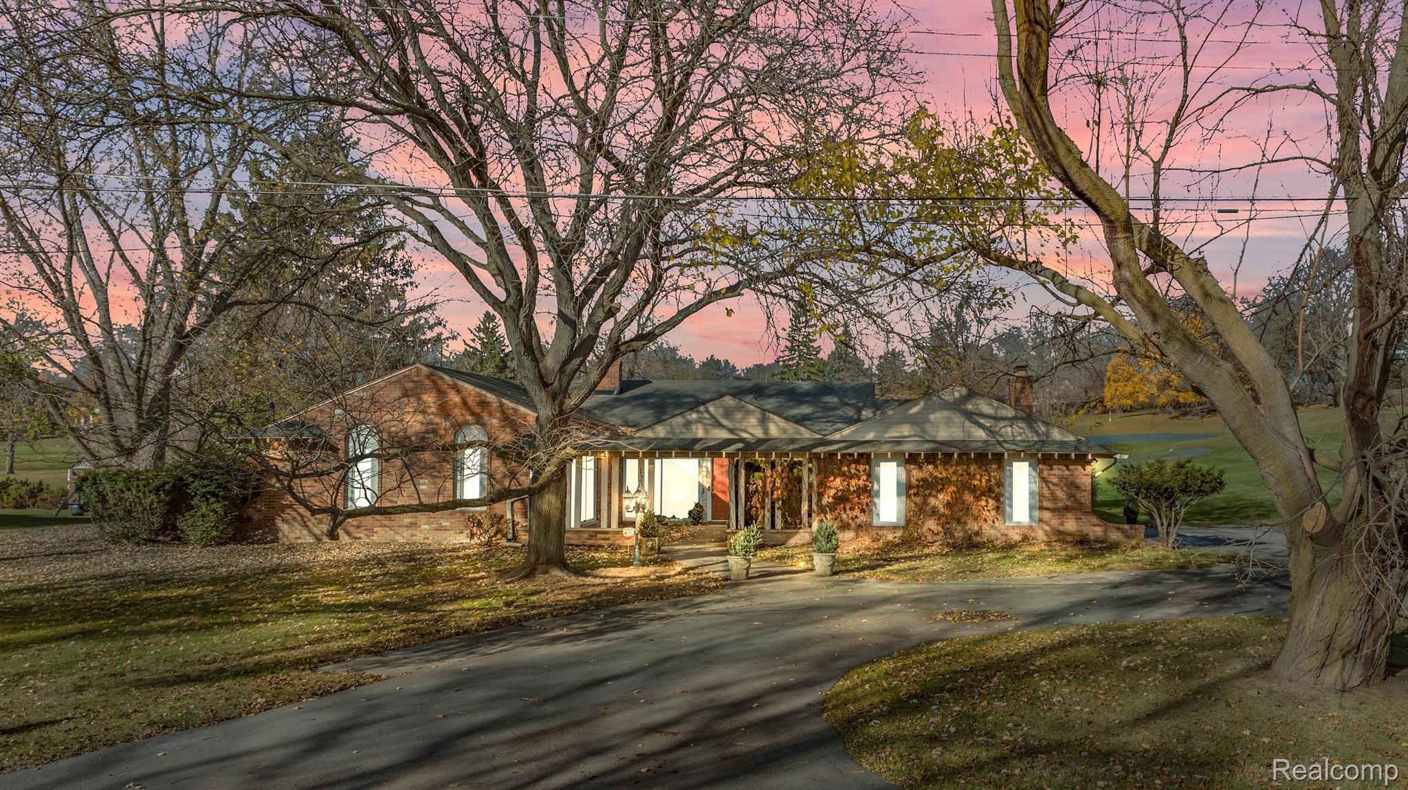1206 CEDARHOLM Lane